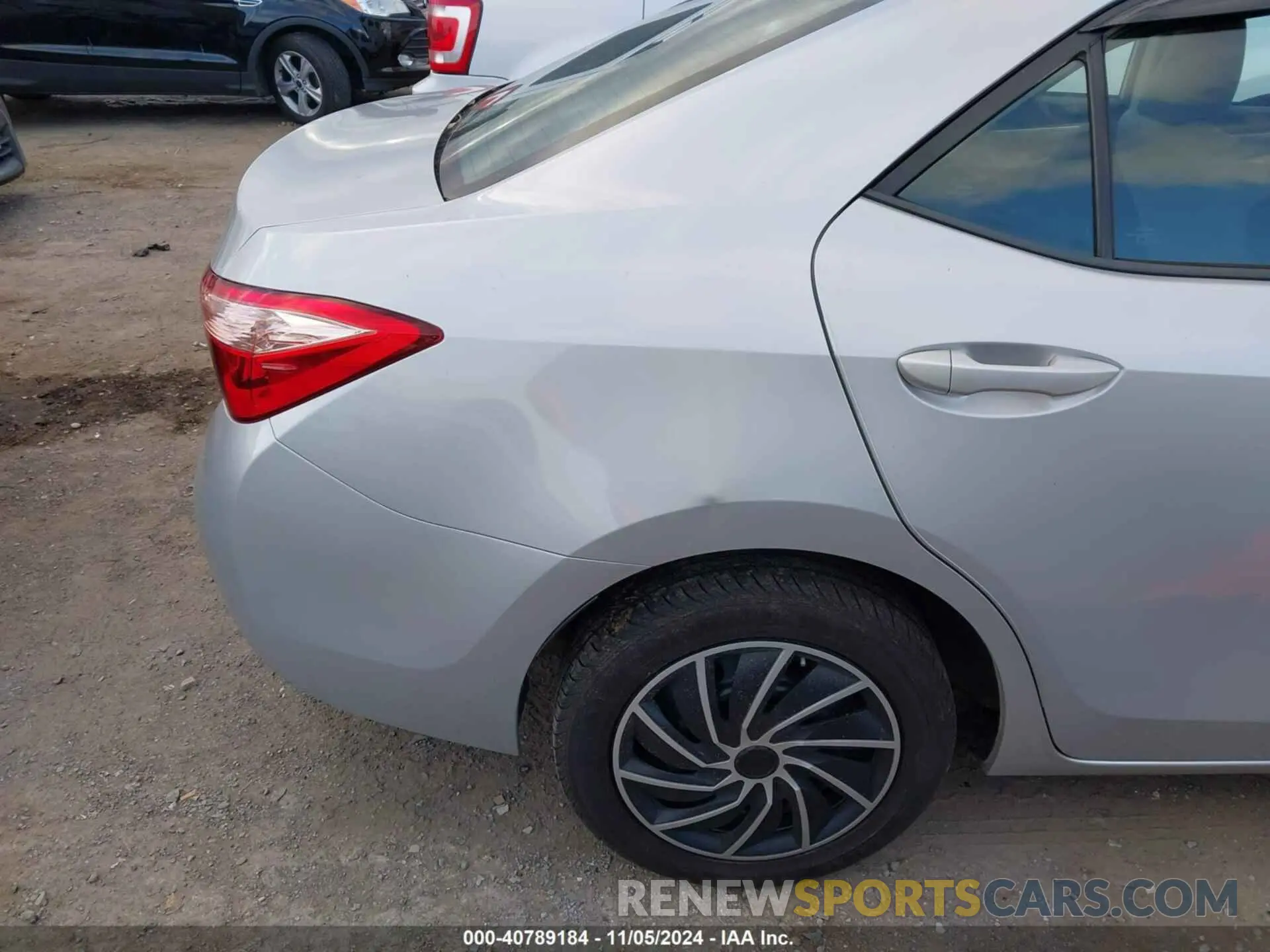 18 Photograph of a damaged car 2T1BURHE8KC157818 TOYOTA COROLLA 2019