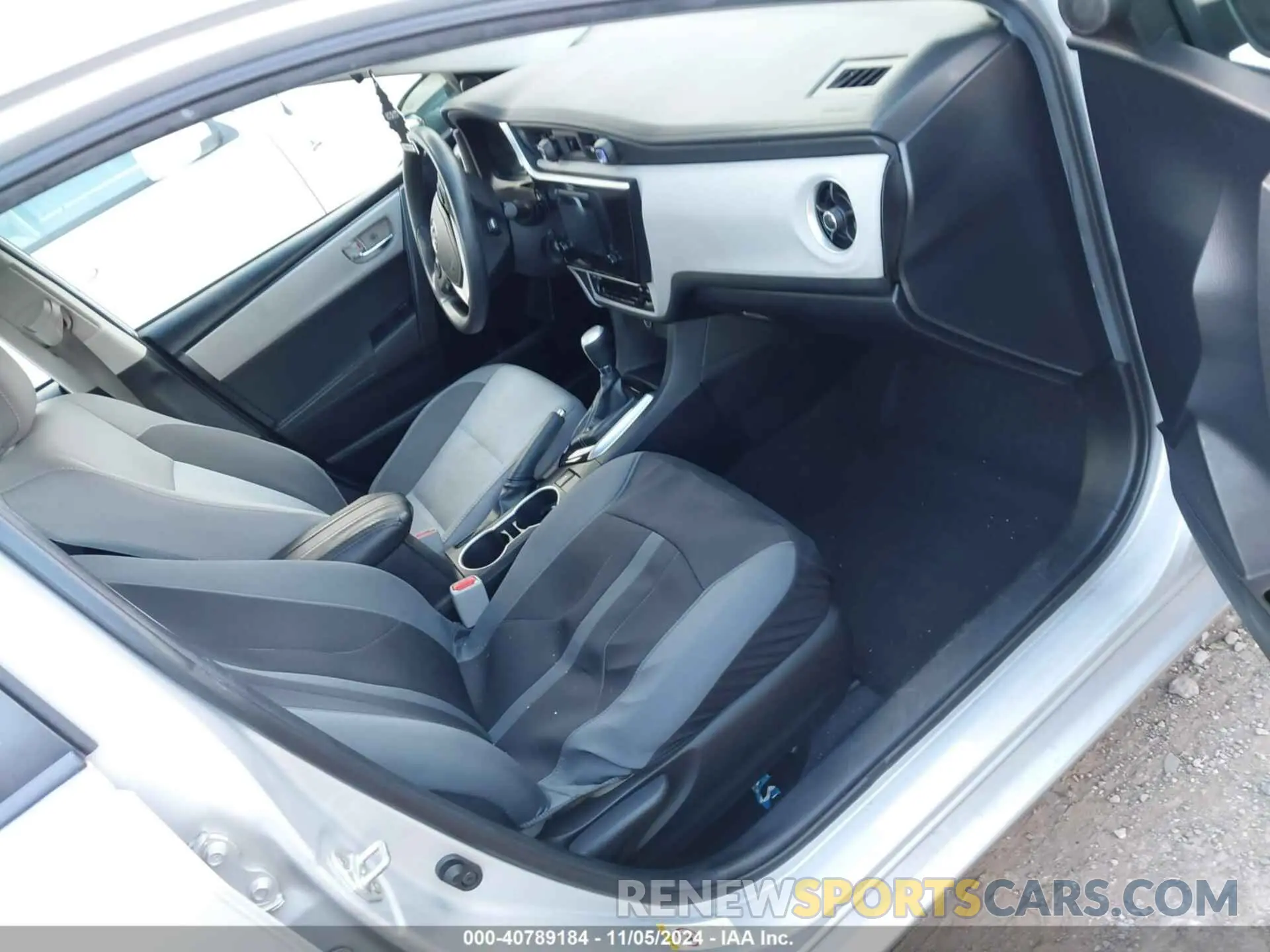 5 Photograph of a damaged car 2T1BURHE8KC157818 TOYOTA COROLLA 2019