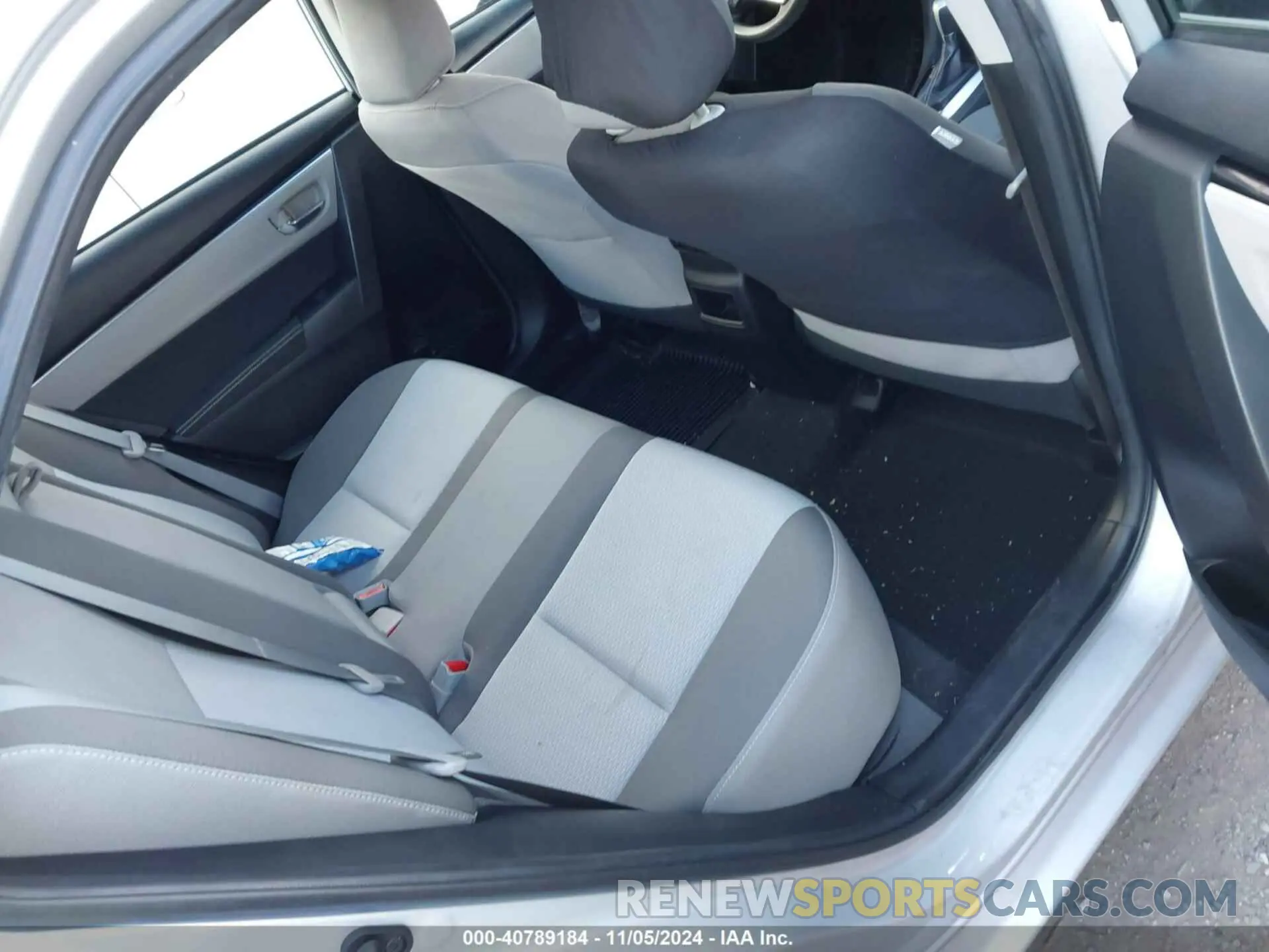 8 Photograph of a damaged car 2T1BURHE8KC157818 TOYOTA COROLLA 2019
