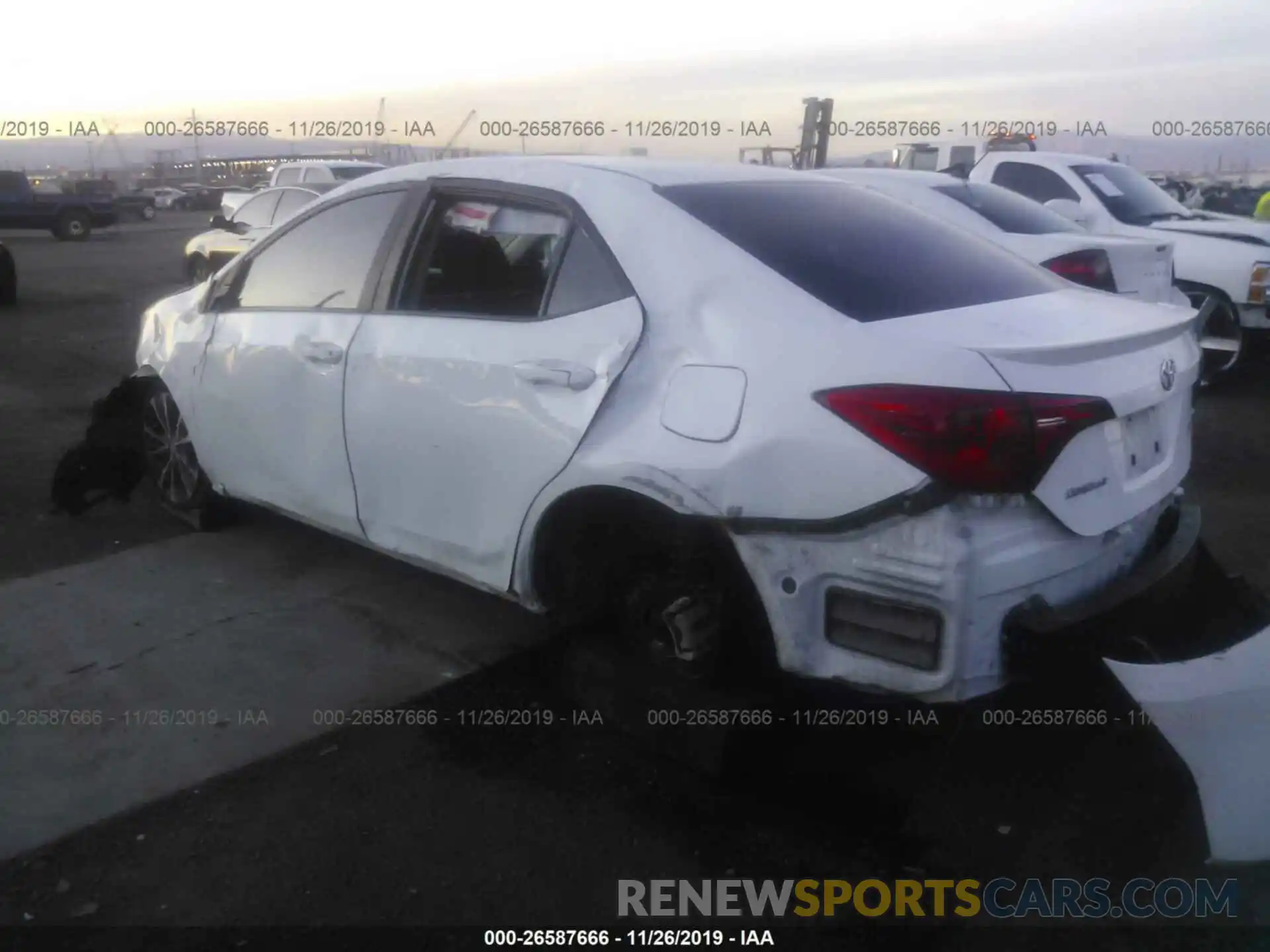 3 Photograph of a damaged car 2T1BURHE8KC161769 TOYOTA COROLLA 2019