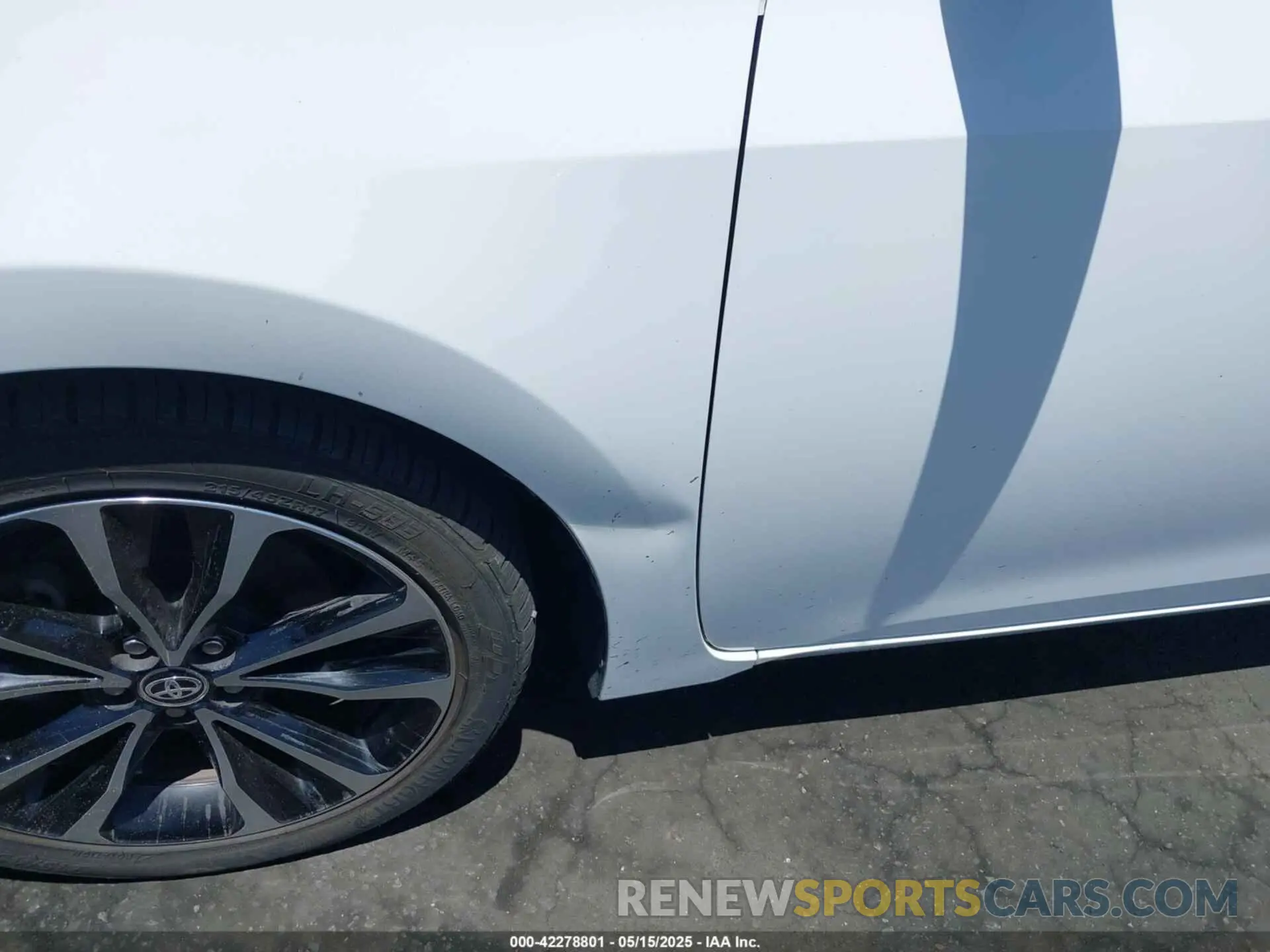 17 Photograph of a damaged car 2T1BURHE8KC166924 TOYOTA COROLLA 2019