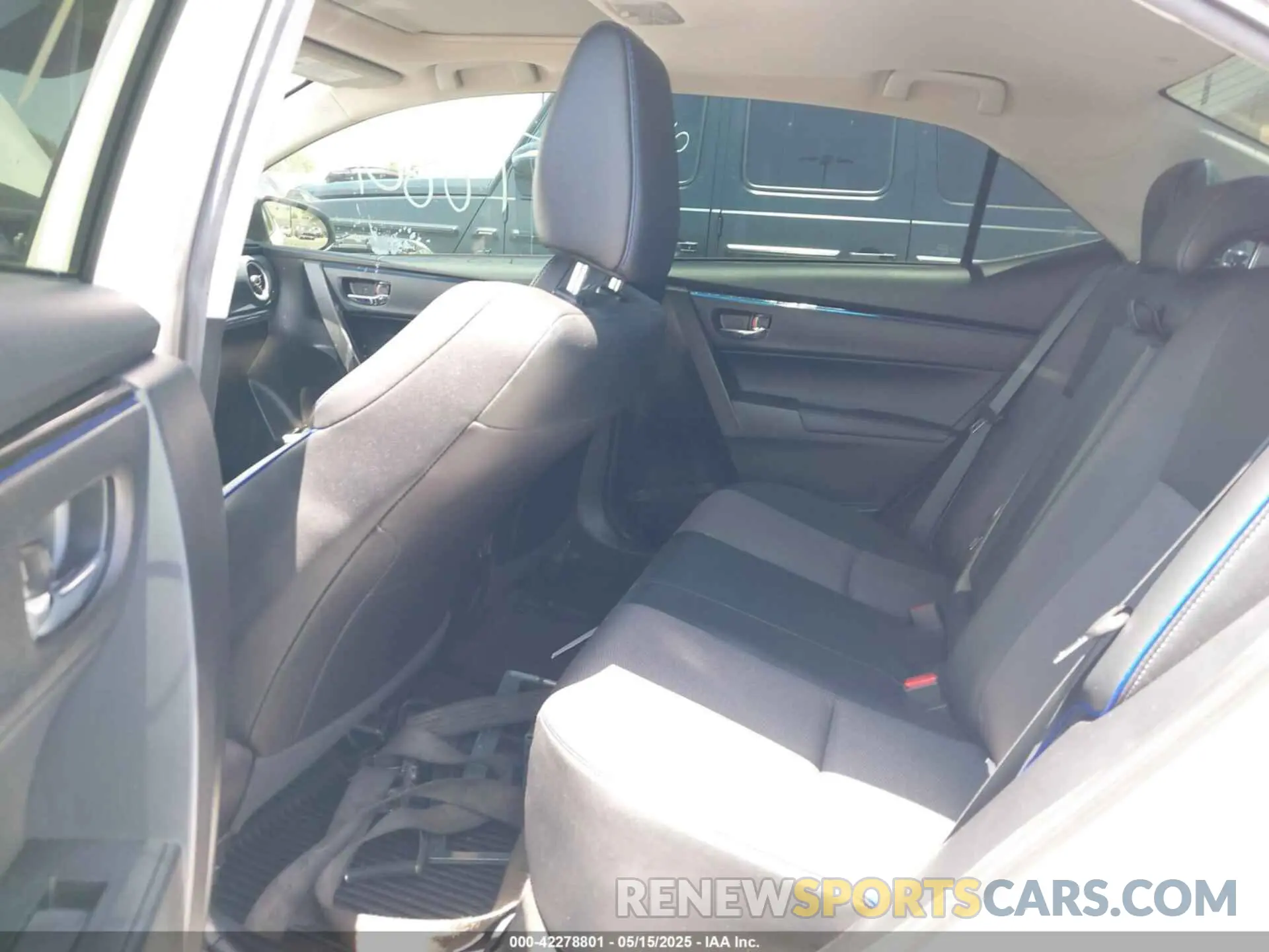8 Photograph of a damaged car 2T1BURHE8KC166924 TOYOTA COROLLA 2019