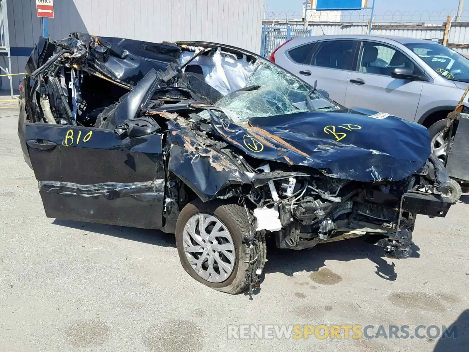 1 Photograph of a damaged car 2T1BURHE8KC170021 TOYOTA COROLLA 2019