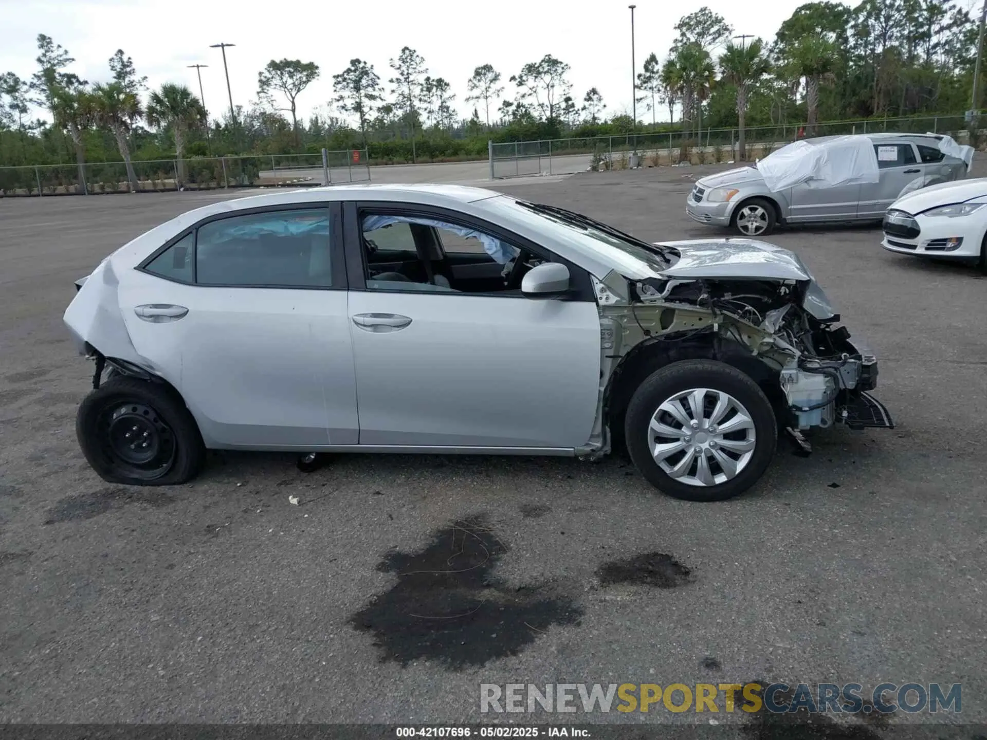 13 Photograph of a damaged car 2T1BURHE8KC170584 TOYOTA COROLLA 2019
