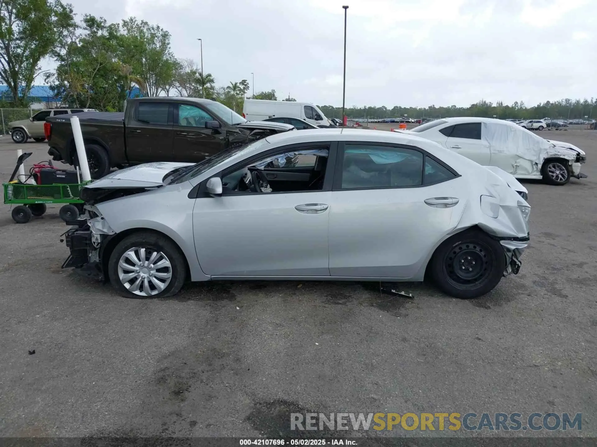 14 Photograph of a damaged car 2T1BURHE8KC170584 TOYOTA COROLLA 2019