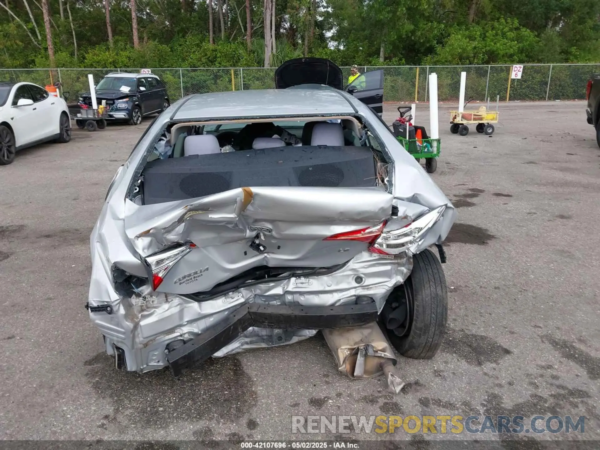 16 Photograph of a damaged car 2T1BURHE8KC170584 TOYOTA COROLLA 2019