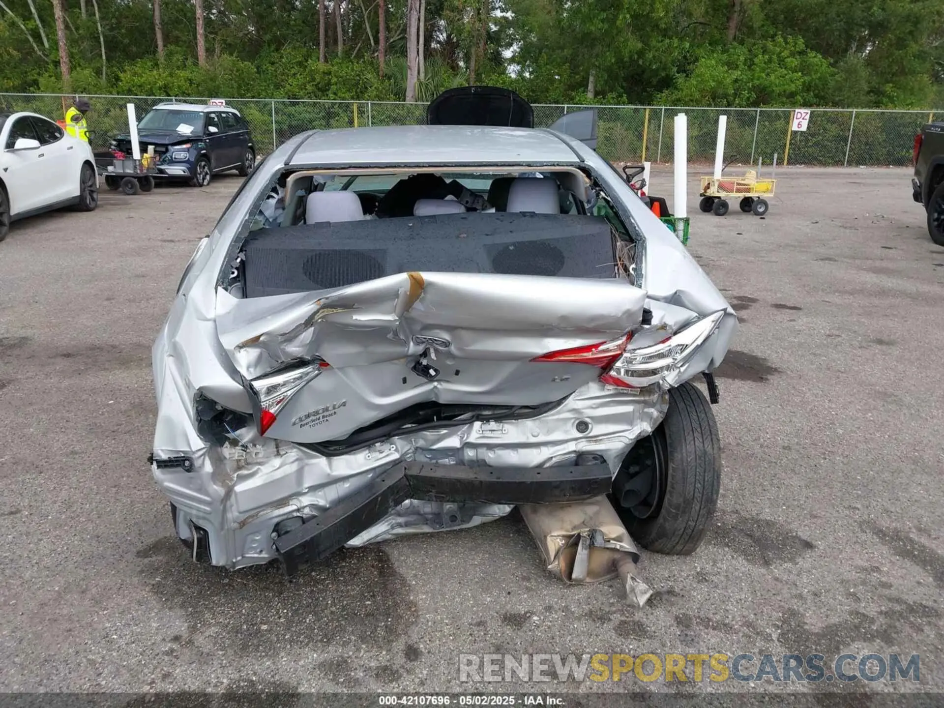17 Photograph of a damaged car 2T1BURHE8KC170584 TOYOTA COROLLA 2019