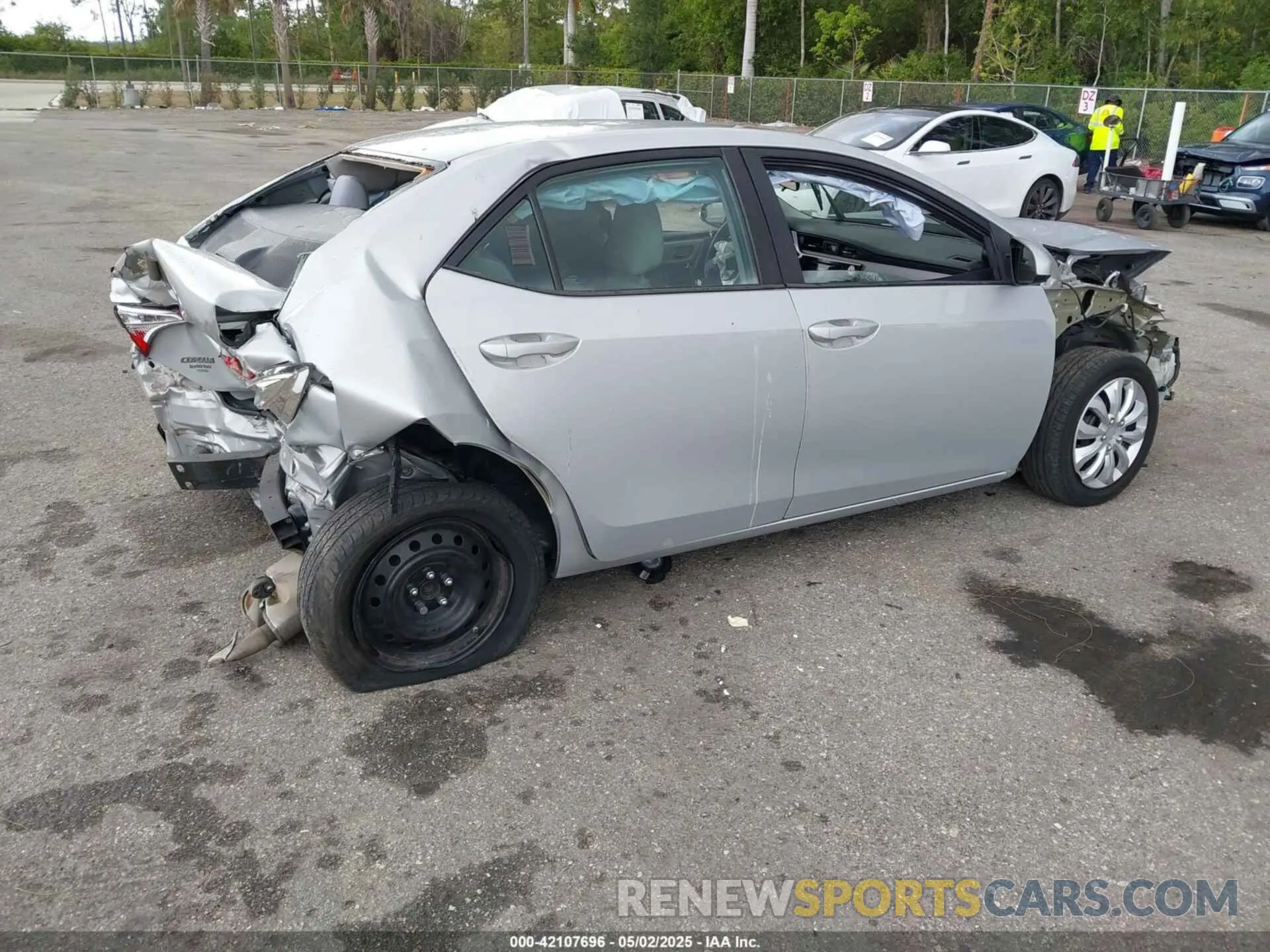 4 Photograph of a damaged car 2T1BURHE8KC170584 TOYOTA COROLLA 2019