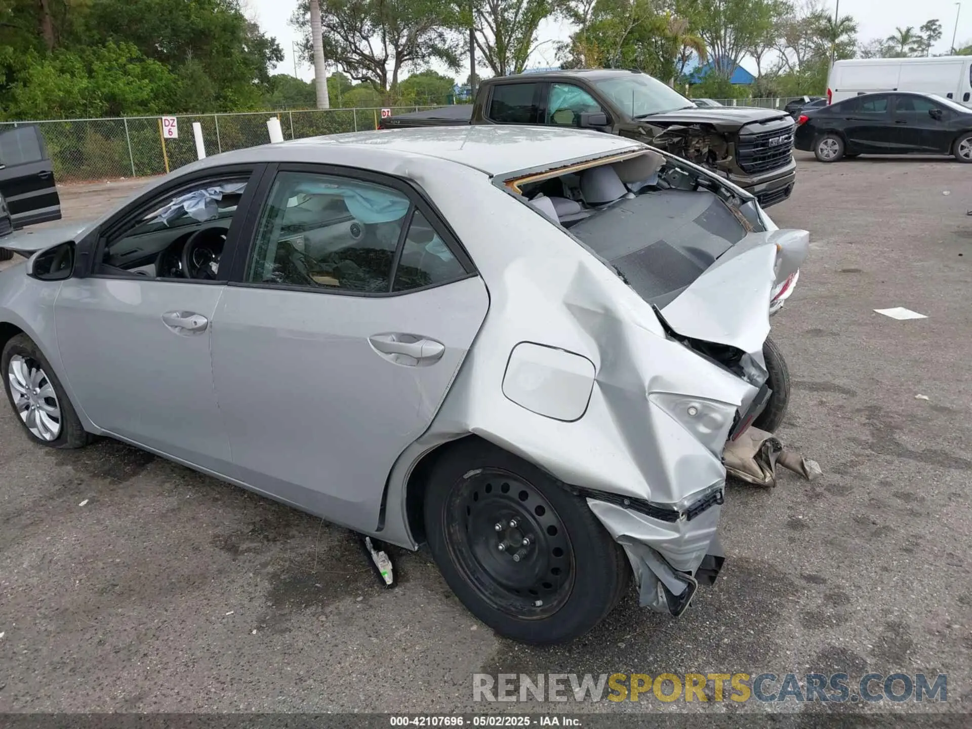 6 Photograph of a damaged car 2T1BURHE8KC170584 TOYOTA COROLLA 2019