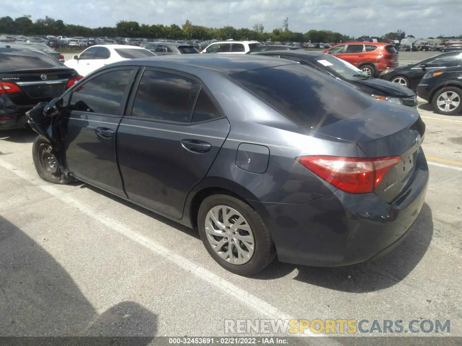 3 Photograph of a damaged car 2T1BURHE8KC171556 TOYOTA COROLLA 2019