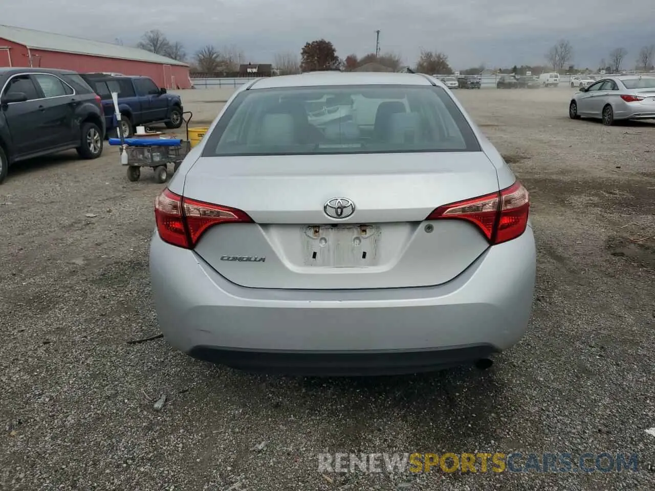 4 Photograph of a damaged car 2T1BURHE8KC172402 TOYOTA COROLLA 2019