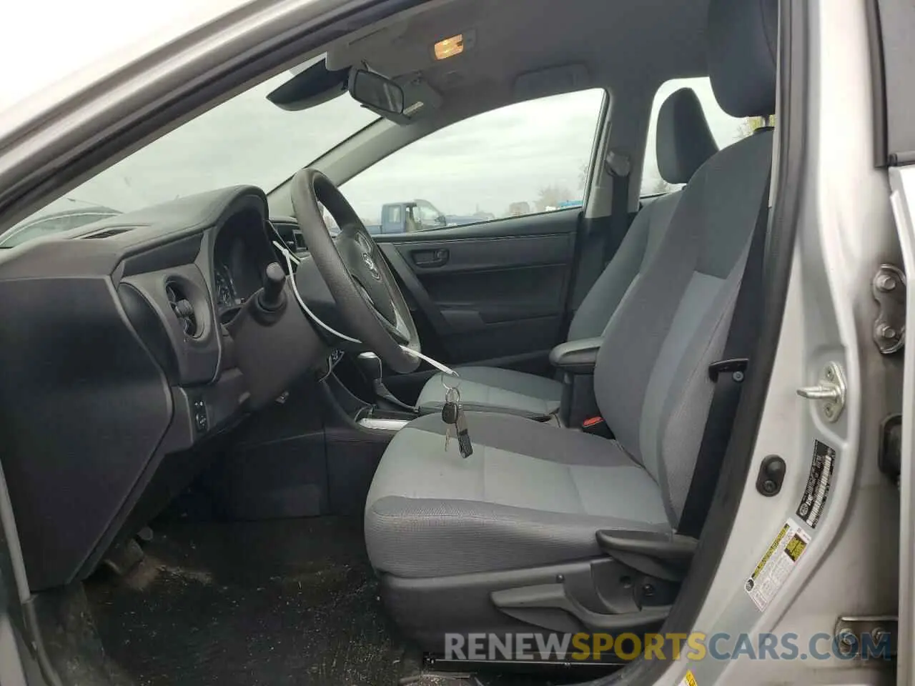 5 Photograph of a damaged car 2T1BURHE8KC172402 TOYOTA COROLLA 2019