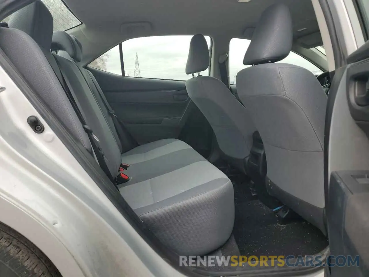 8 Photograph of a damaged car 2T1BURHE8KC172402 TOYOTA COROLLA 2019