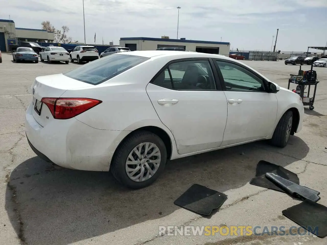 3 Photograph of a damaged car 2T1BURHE8KC173646 TOYOTA COROLLA 2019