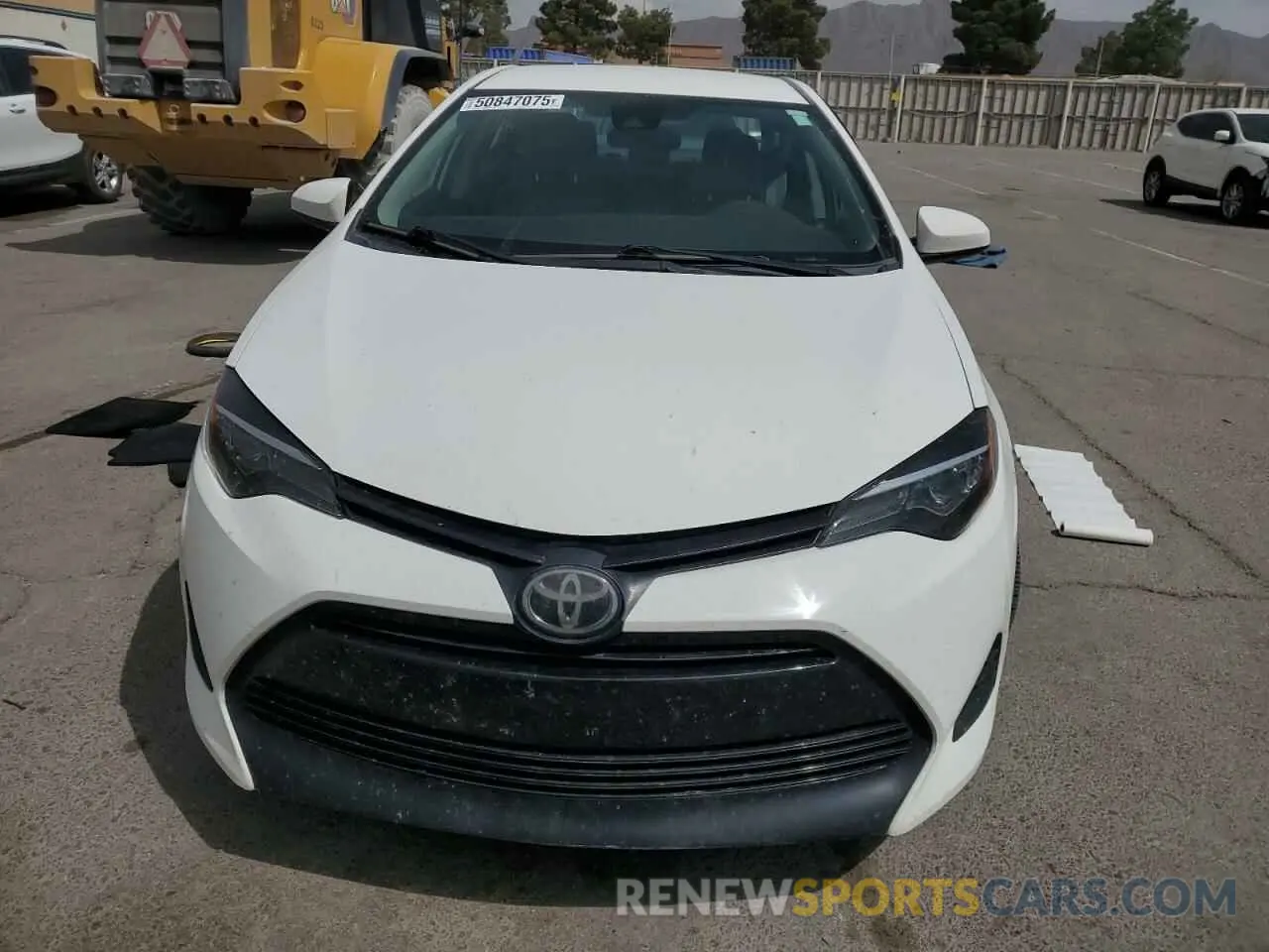 5 Photograph of a damaged car 2T1BURHE8KC173646 TOYOTA COROLLA 2019