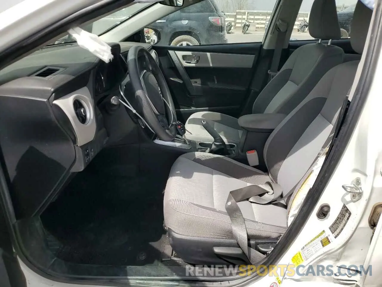 7 Photograph of a damaged car 2T1BURHE8KC173646 TOYOTA COROLLA 2019