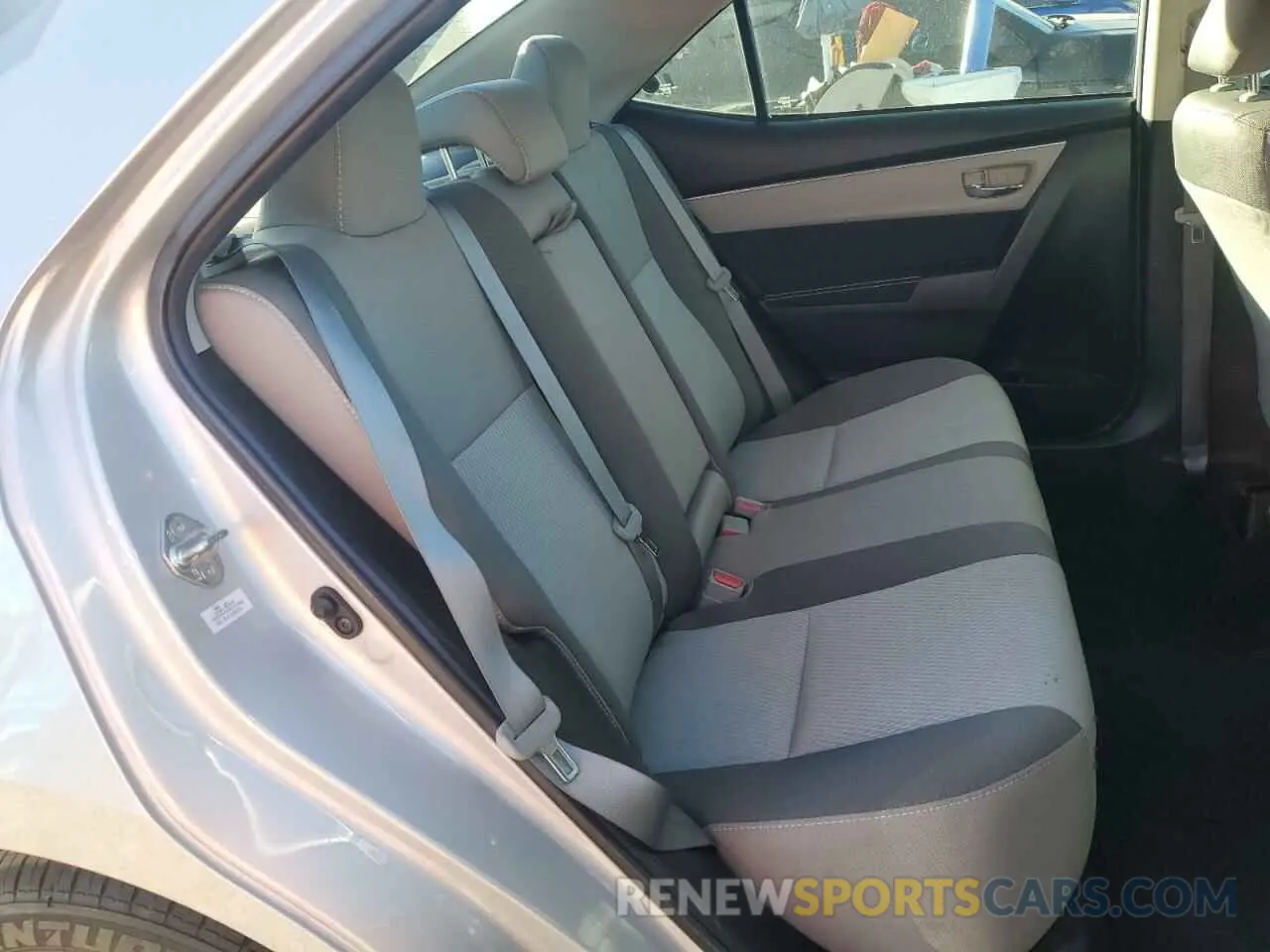 10 Photograph of a damaged car 2T1BURHE8KC189099 TOYOTA COROLLA 2019