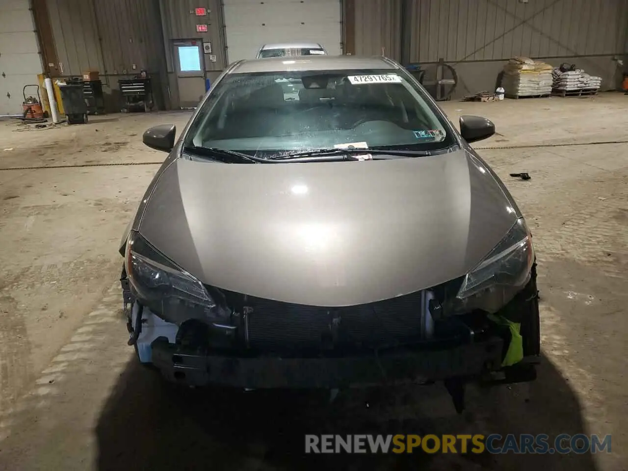 5 Photograph of a damaged car 2T1BURHE8KC198885 TOYOTA COROLLA 2019