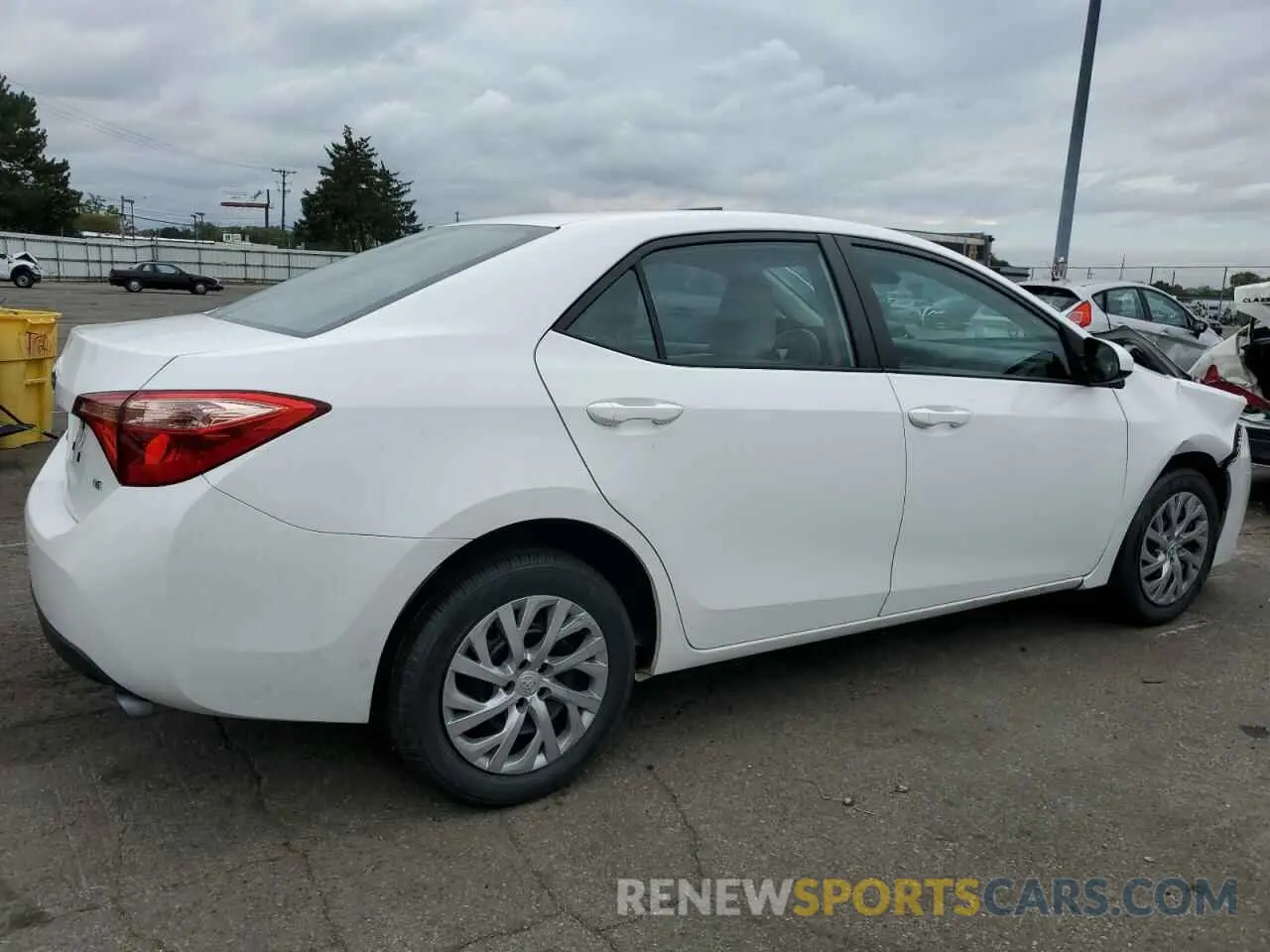 3 Photograph of a damaged car 2T1BURHE8KC202238 TOYOTA COROLLA 2019