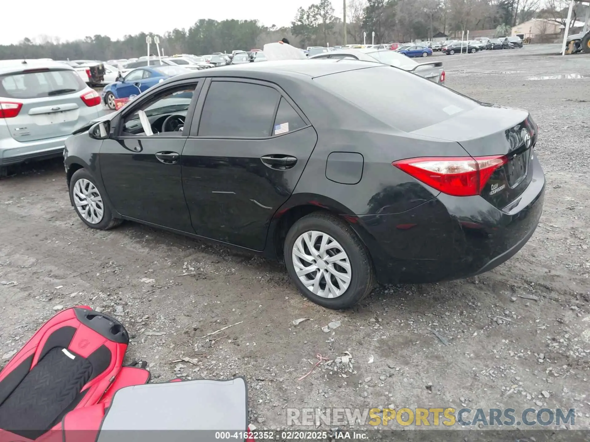 3 Photograph of a damaged car 2T1BURHE8KC204734 TOYOTA COROLLA 2019