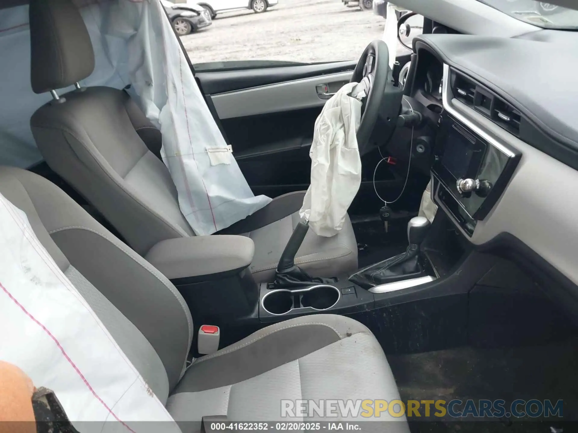 5 Photograph of a damaged car 2T1BURHE8KC204734 TOYOTA COROLLA 2019