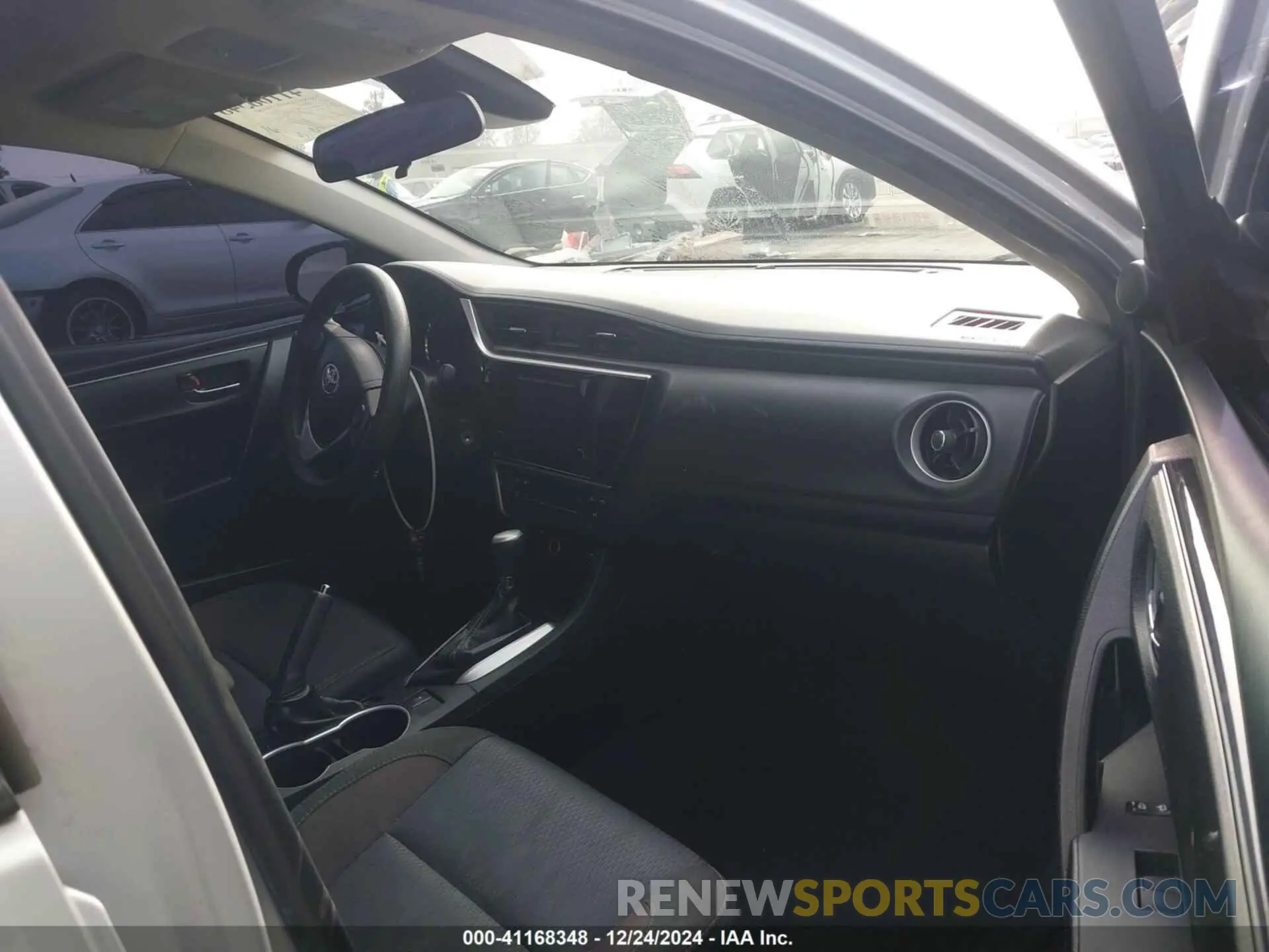 5 Photograph of a damaged car 2T1BURHE8KC226104 TOYOTA COROLLA 2019