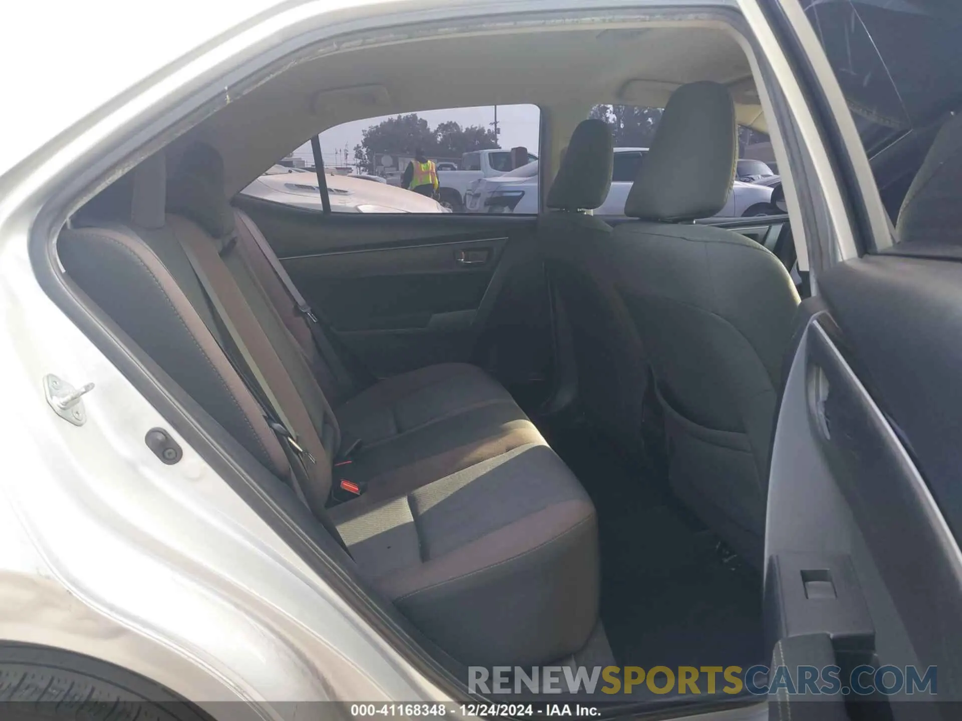 8 Photograph of a damaged car 2T1BURHE8KC226104 TOYOTA COROLLA 2019