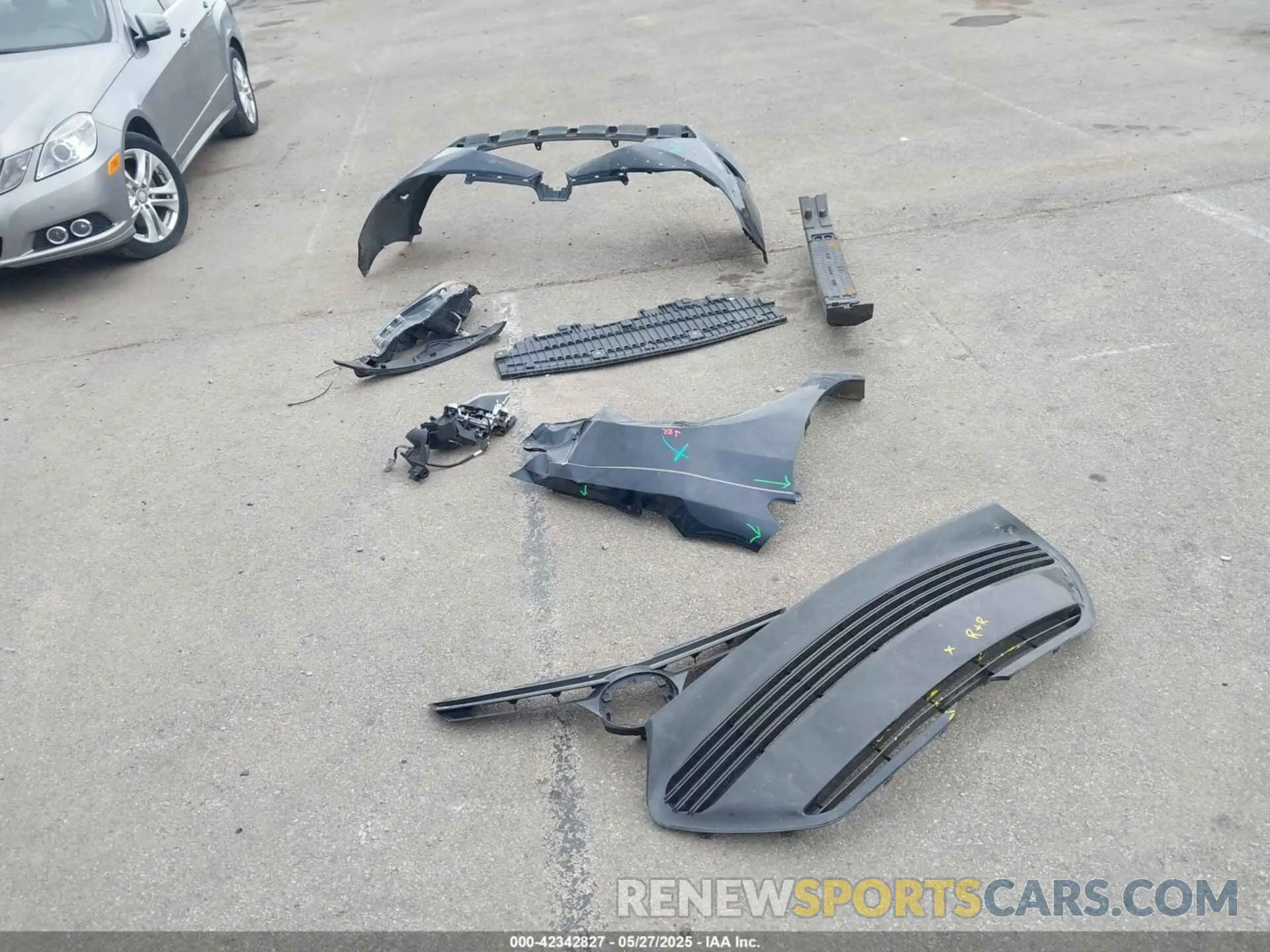 12 Photograph of a damaged car 2T1BURHE8KC232047 TOYOTA COROLLA 2019