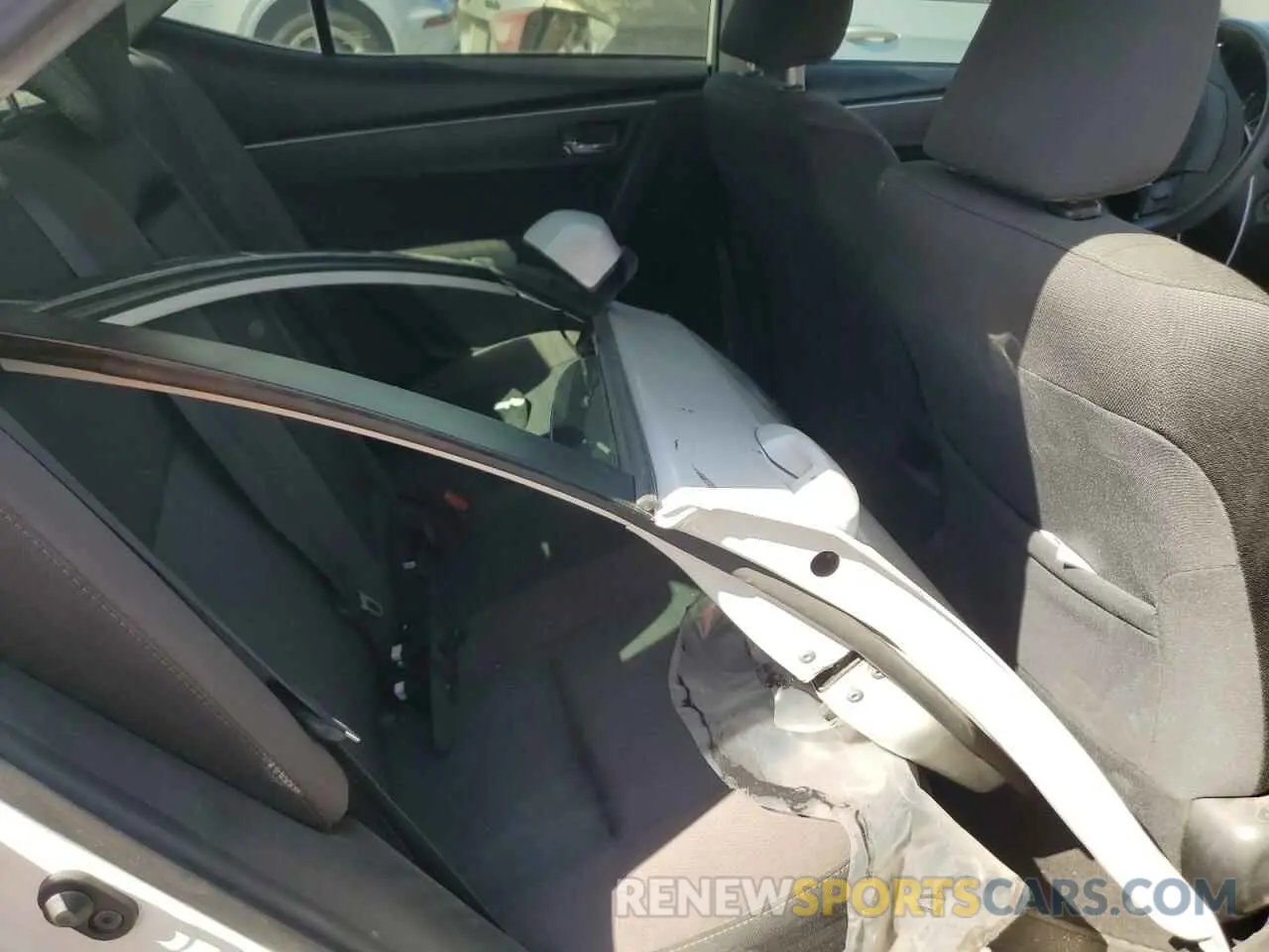 10 Photograph of a damaged car 2T1BURHE8KC236700 TOYOTA COROLLA 2019