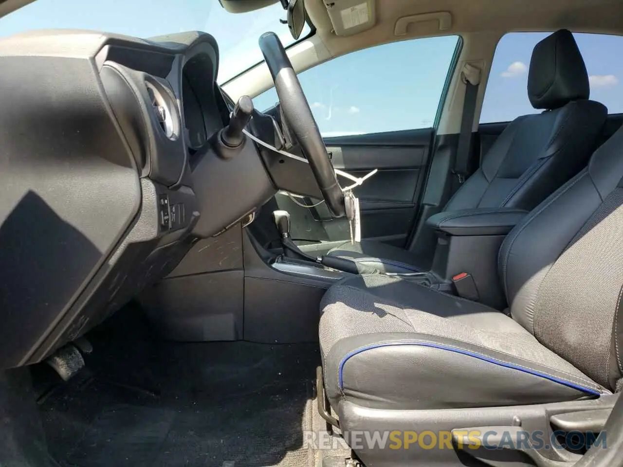 7 Photograph of a damaged car 2T1BURHE9KC150117 TOYOTA COROLLA 2019