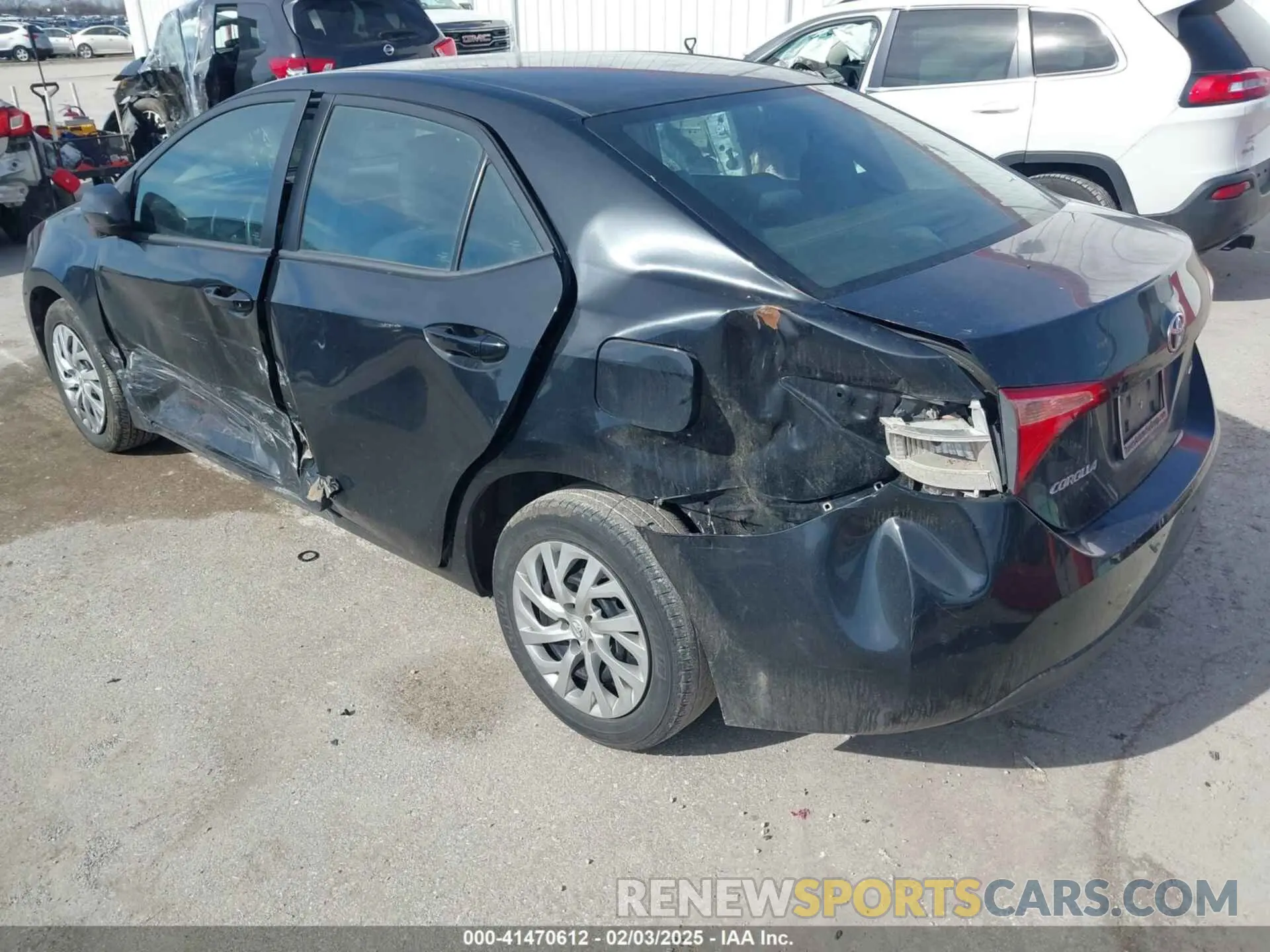 3 Photograph of a damaged car 2T1BURHE9KC150649 TOYOTA COROLLA 2019