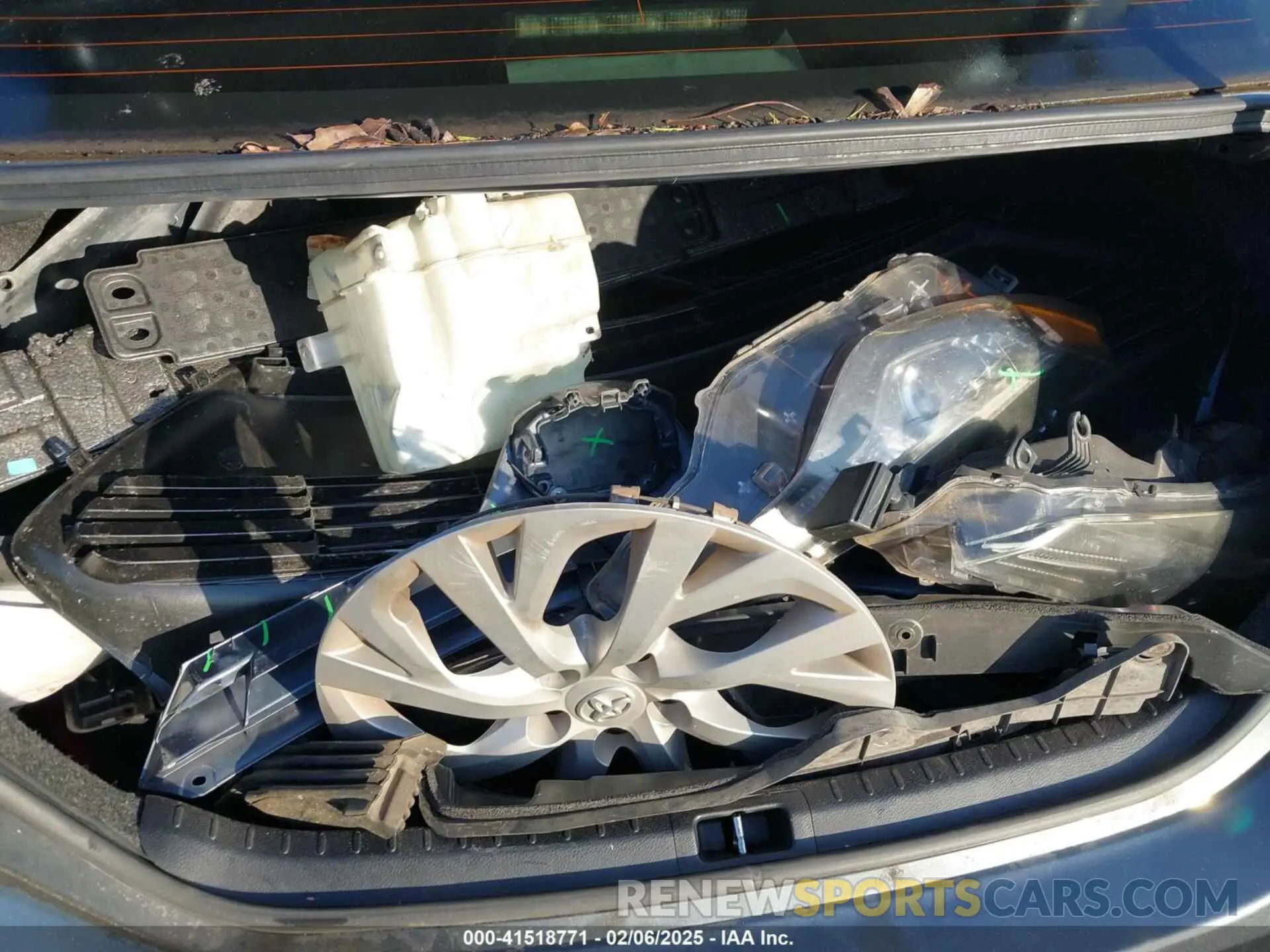 18 Photograph of a damaged car 2T1BURHE9KC153454 TOYOTA COROLLA 2019