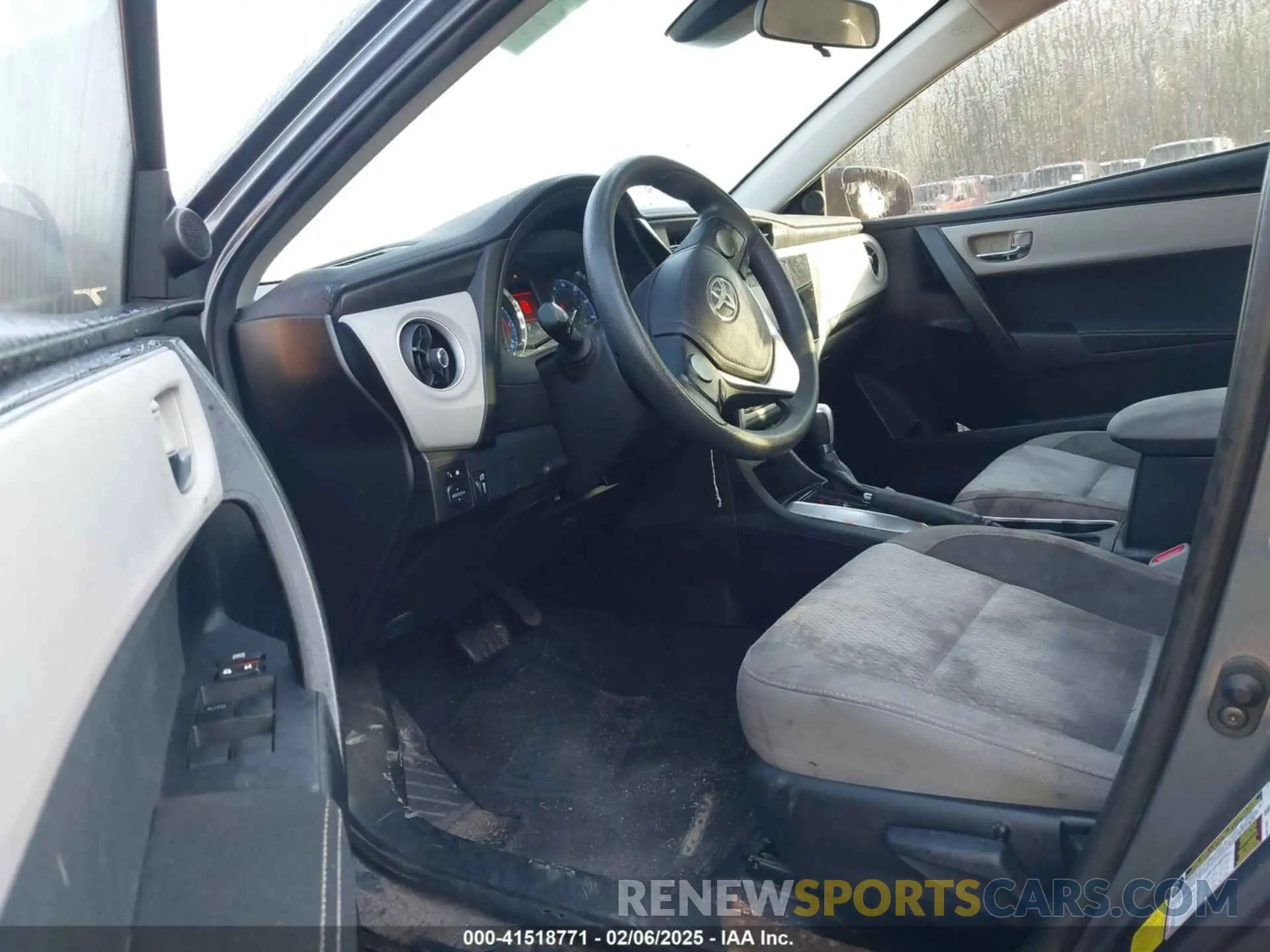 5 Photograph of a damaged car 2T1BURHE9KC153454 TOYOTA COROLLA 2019