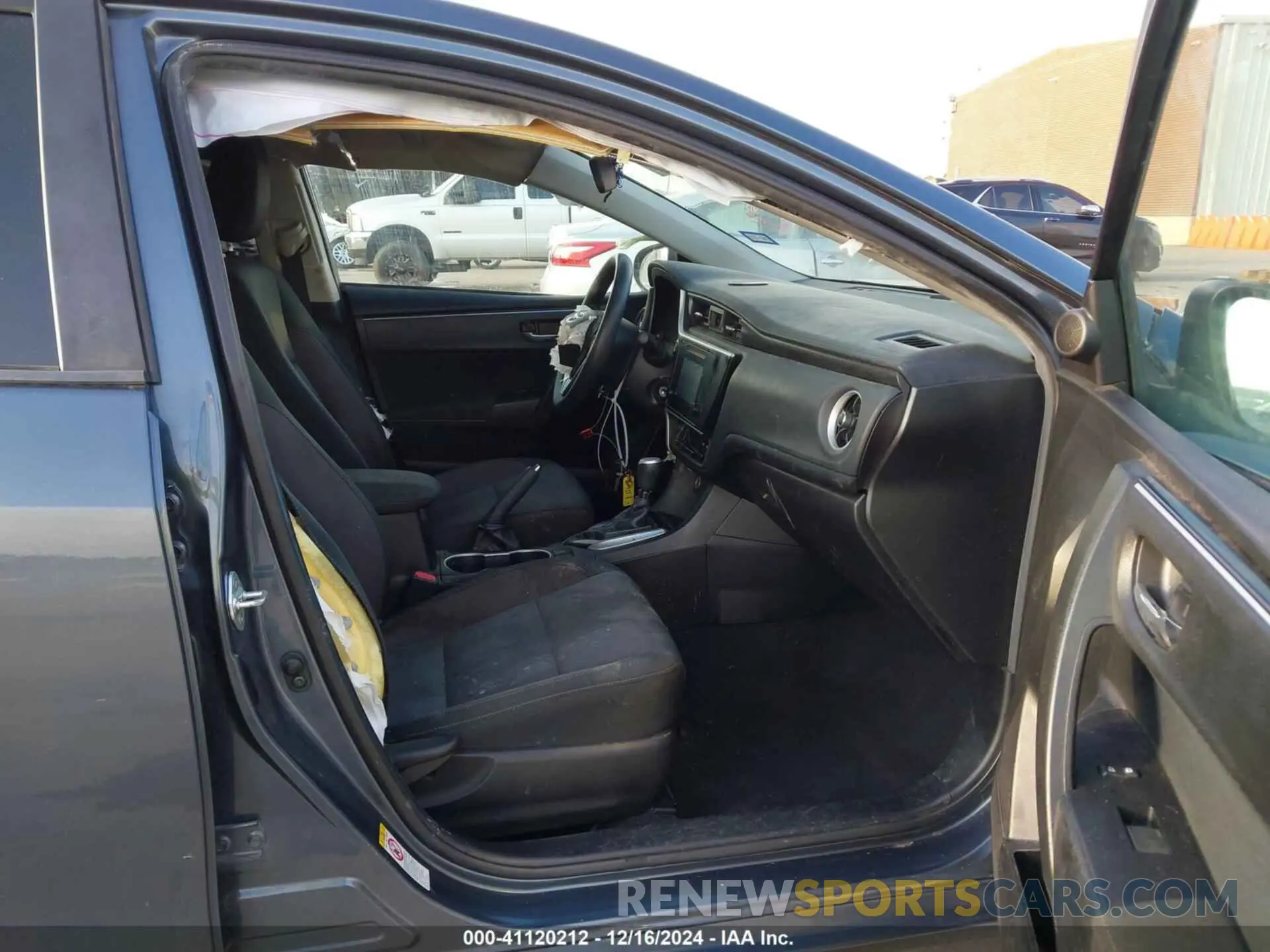 5 Photograph of a damaged car 2T1BURHE9KC157181 TOYOTA COROLLA 2019