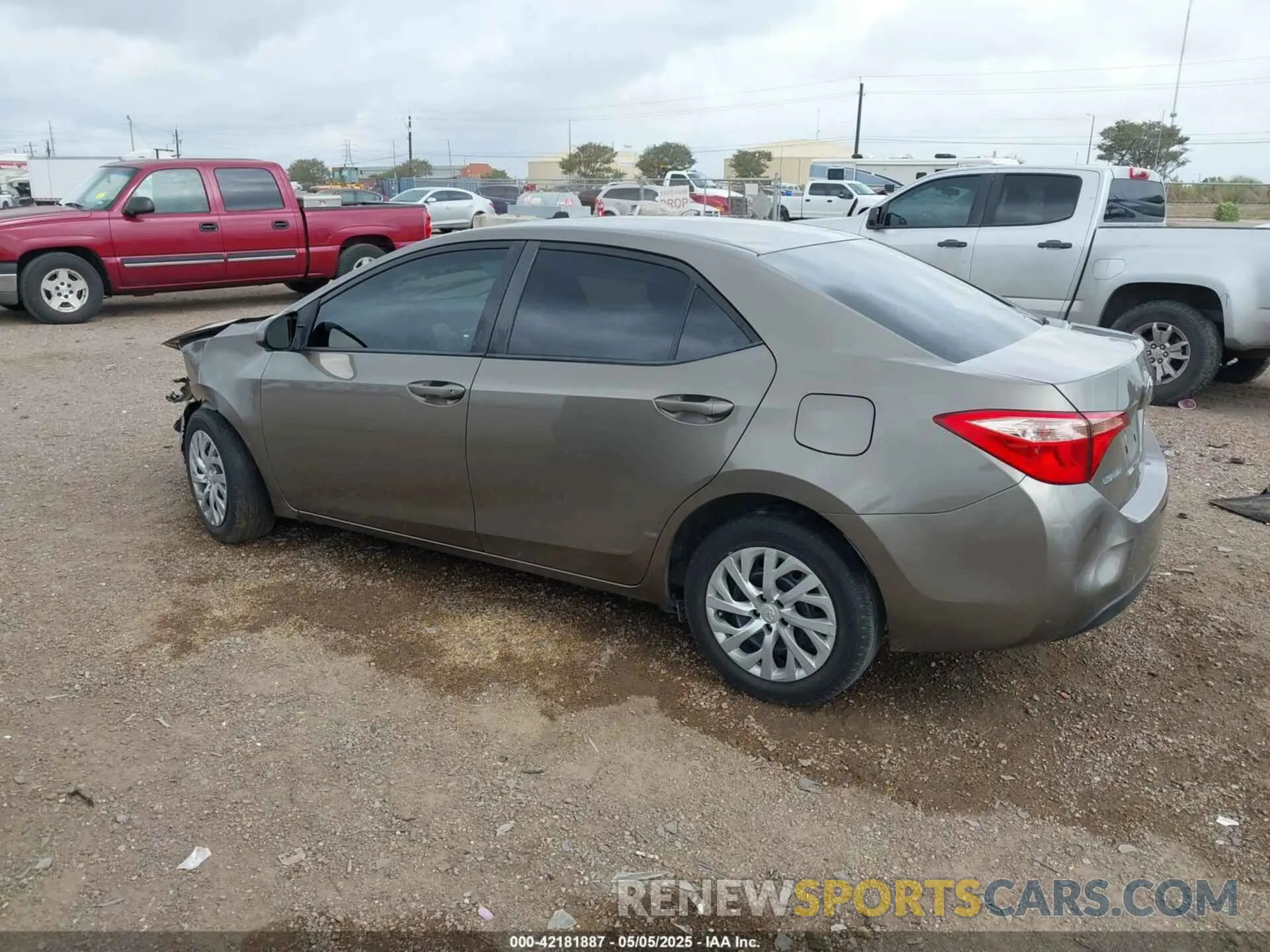 3 Photograph of a damaged car 2T1BURHE9KC160145 TOYOTA COROLLA 2019