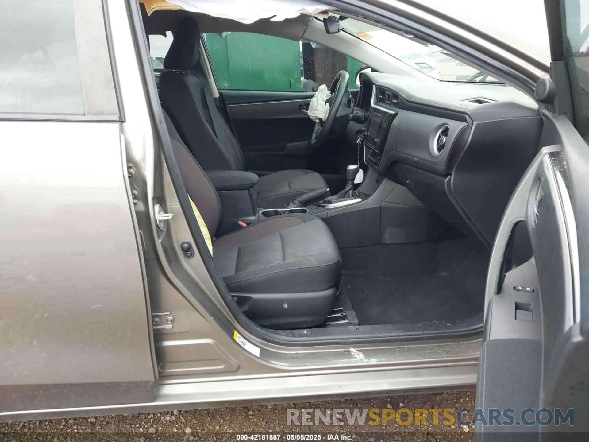 5 Photograph of a damaged car 2T1BURHE9KC160145 TOYOTA COROLLA 2019