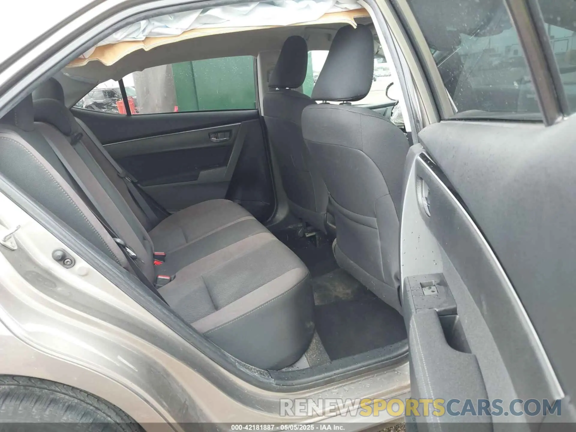 8 Photograph of a damaged car 2T1BURHE9KC160145 TOYOTA COROLLA 2019