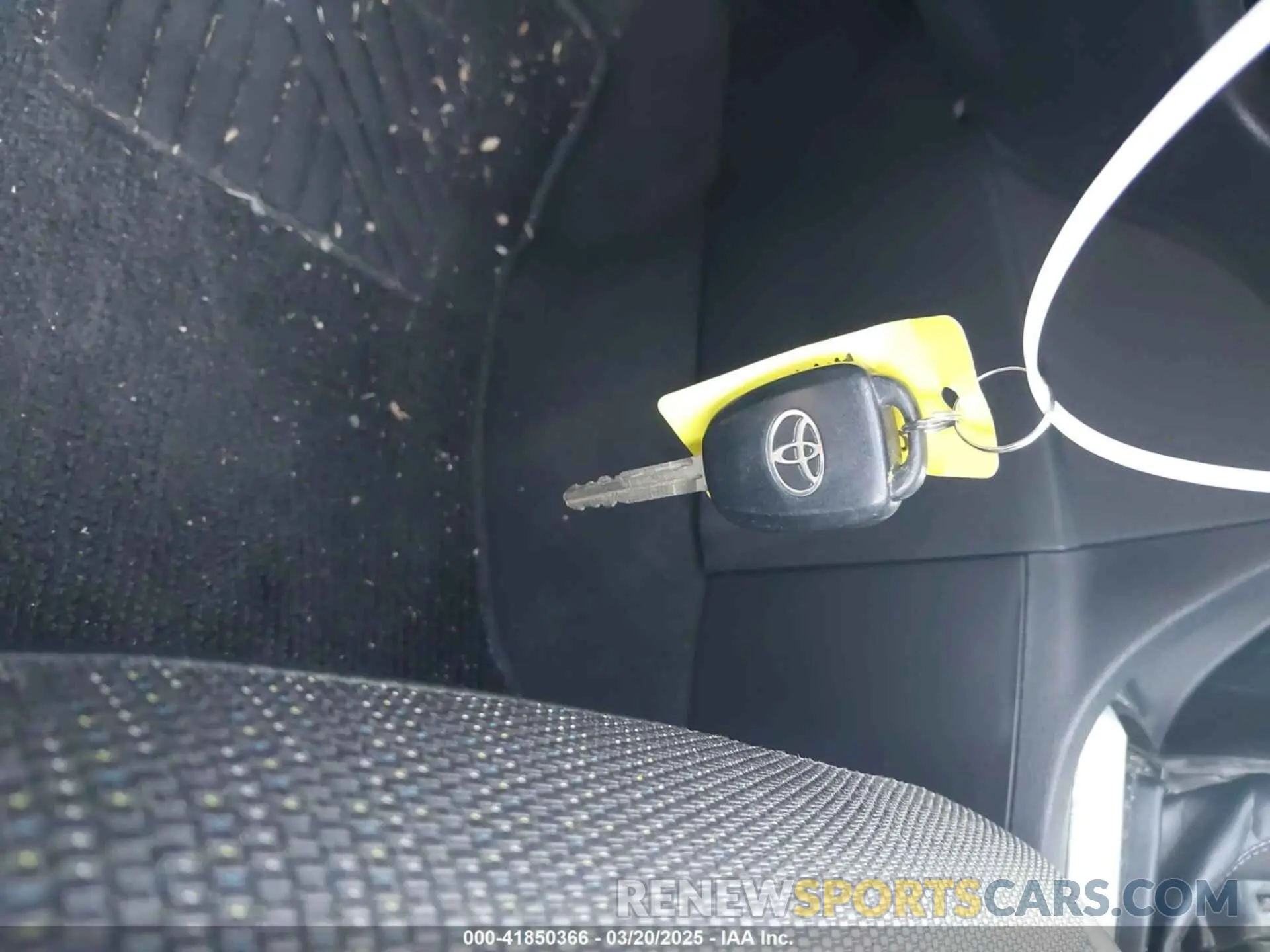 11 Photograph of a damaged car 2T1BURHE9KC163143 TOYOTA COROLLA 2019