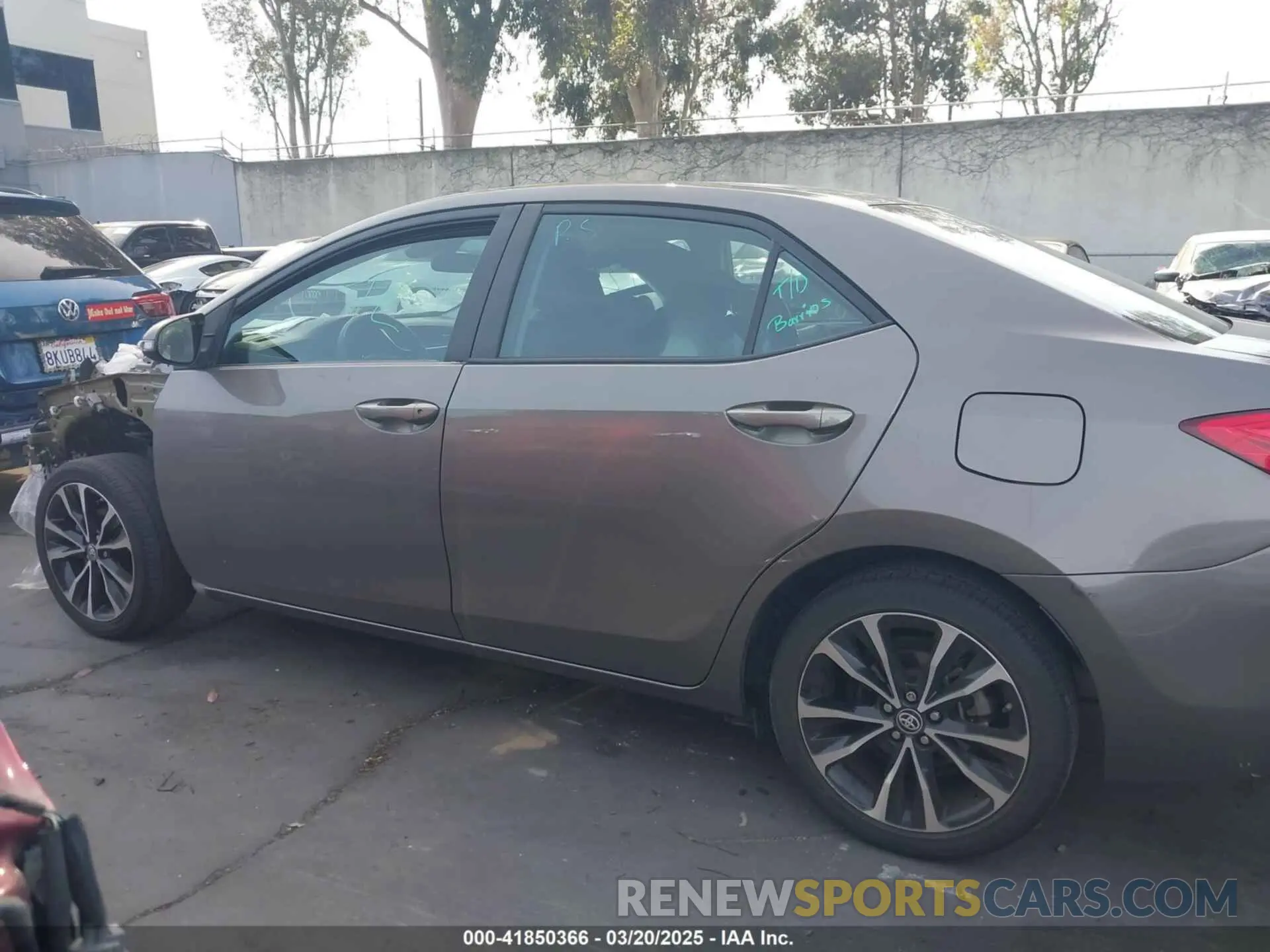 15 Photograph of a damaged car 2T1BURHE9KC163143 TOYOTA COROLLA 2019