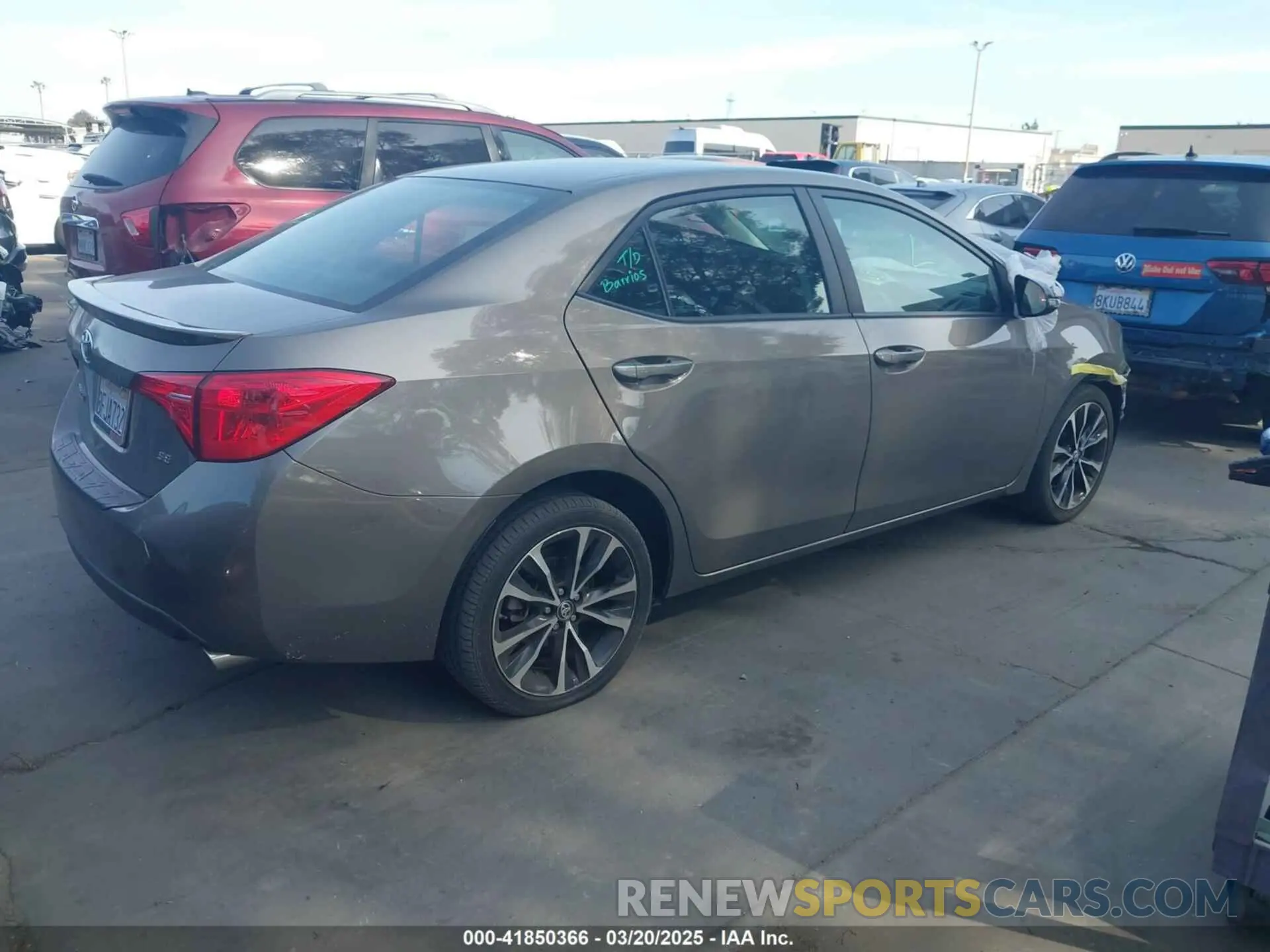 4 Photograph of a damaged car 2T1BURHE9KC163143 TOYOTA COROLLA 2019