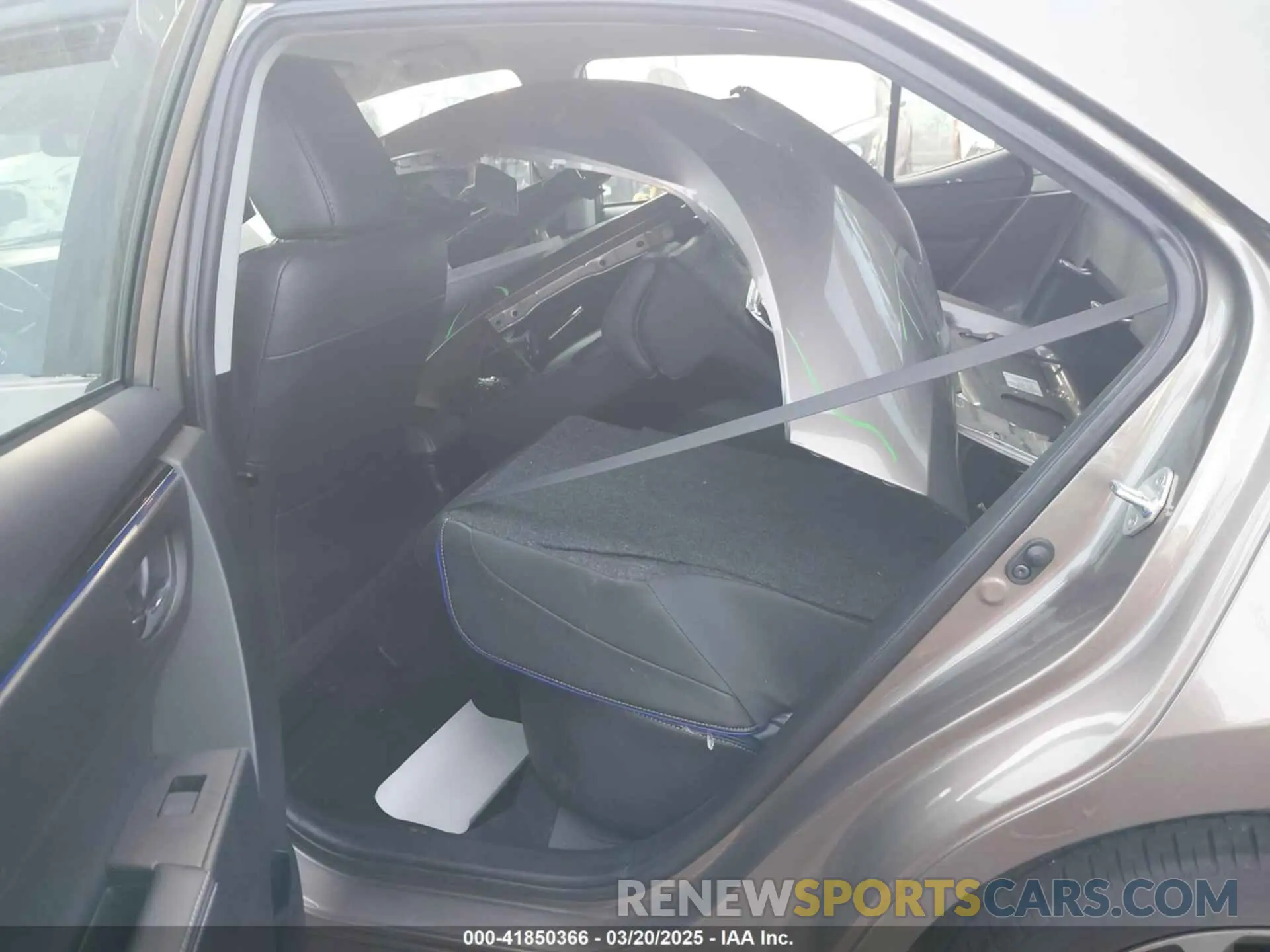 8 Photograph of a damaged car 2T1BURHE9KC163143 TOYOTA COROLLA 2019
