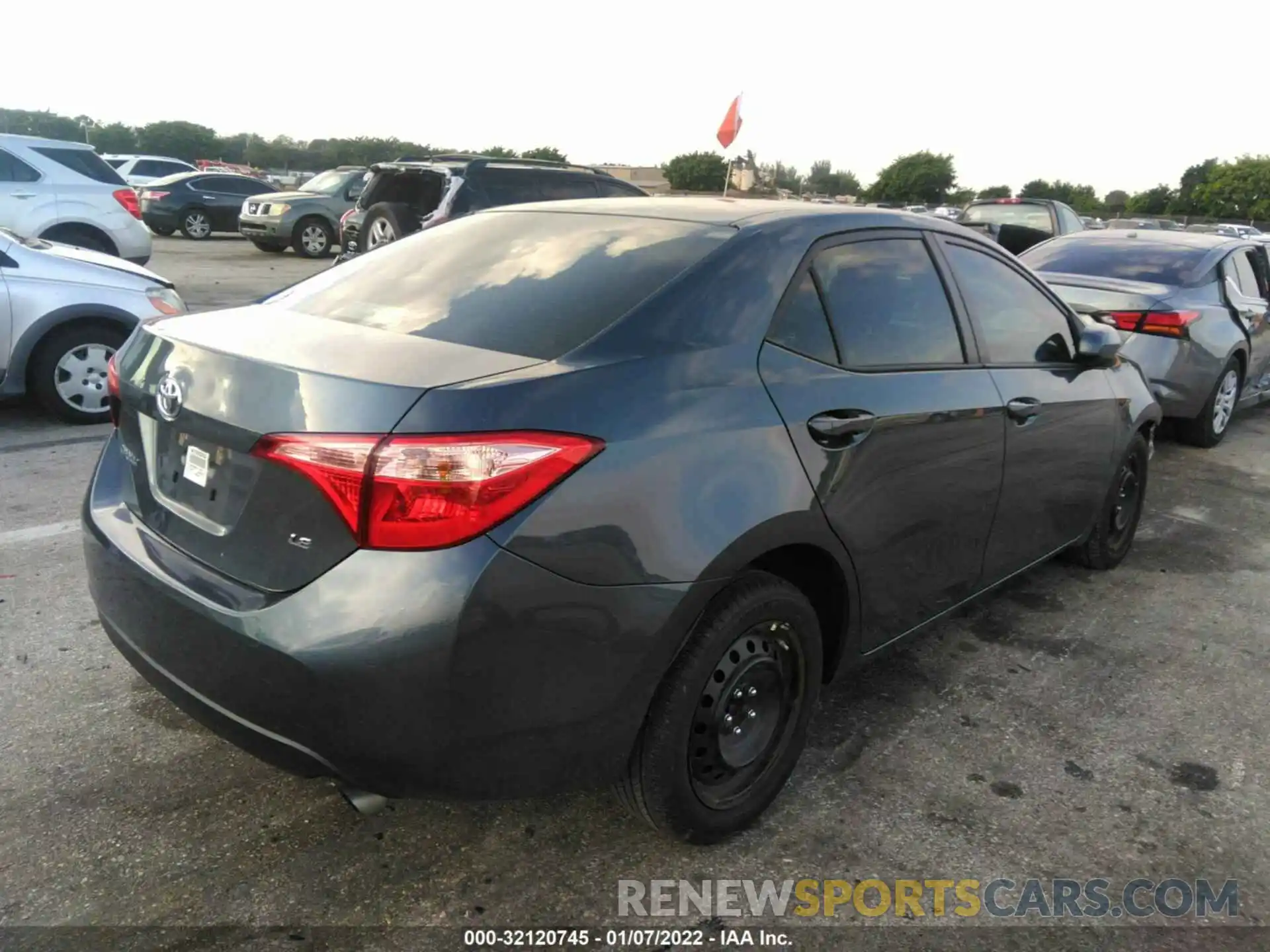 4 Photograph of a damaged car 2T1BURHE9KC171548 TOYOTA COROLLA 2019