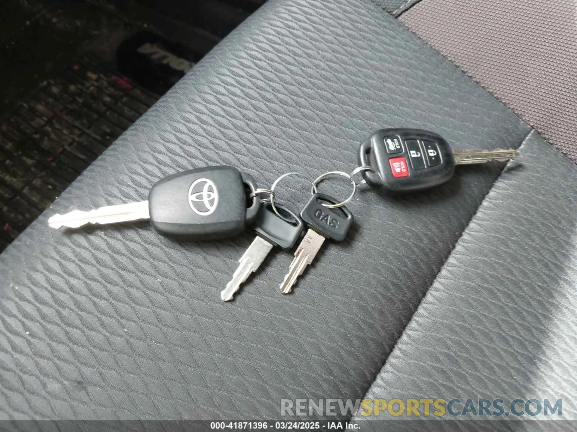 11 Photograph of a damaged car 2T1BURHE9KC173963 TOYOTA COROLLA 2019