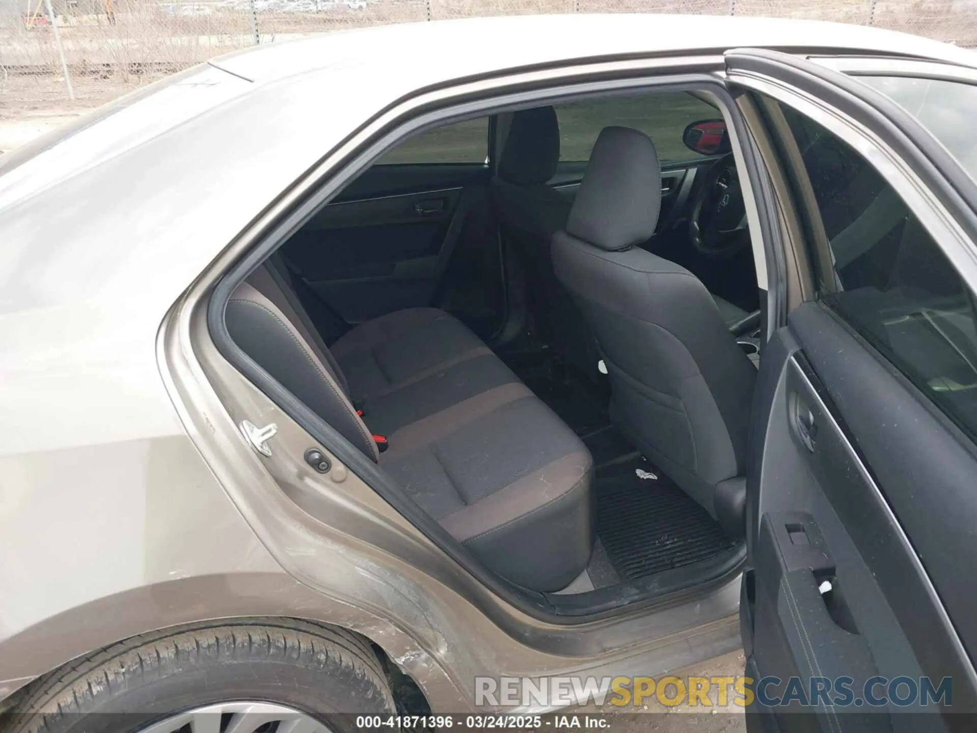 8 Photograph of a damaged car 2T1BURHE9KC173963 TOYOTA COROLLA 2019