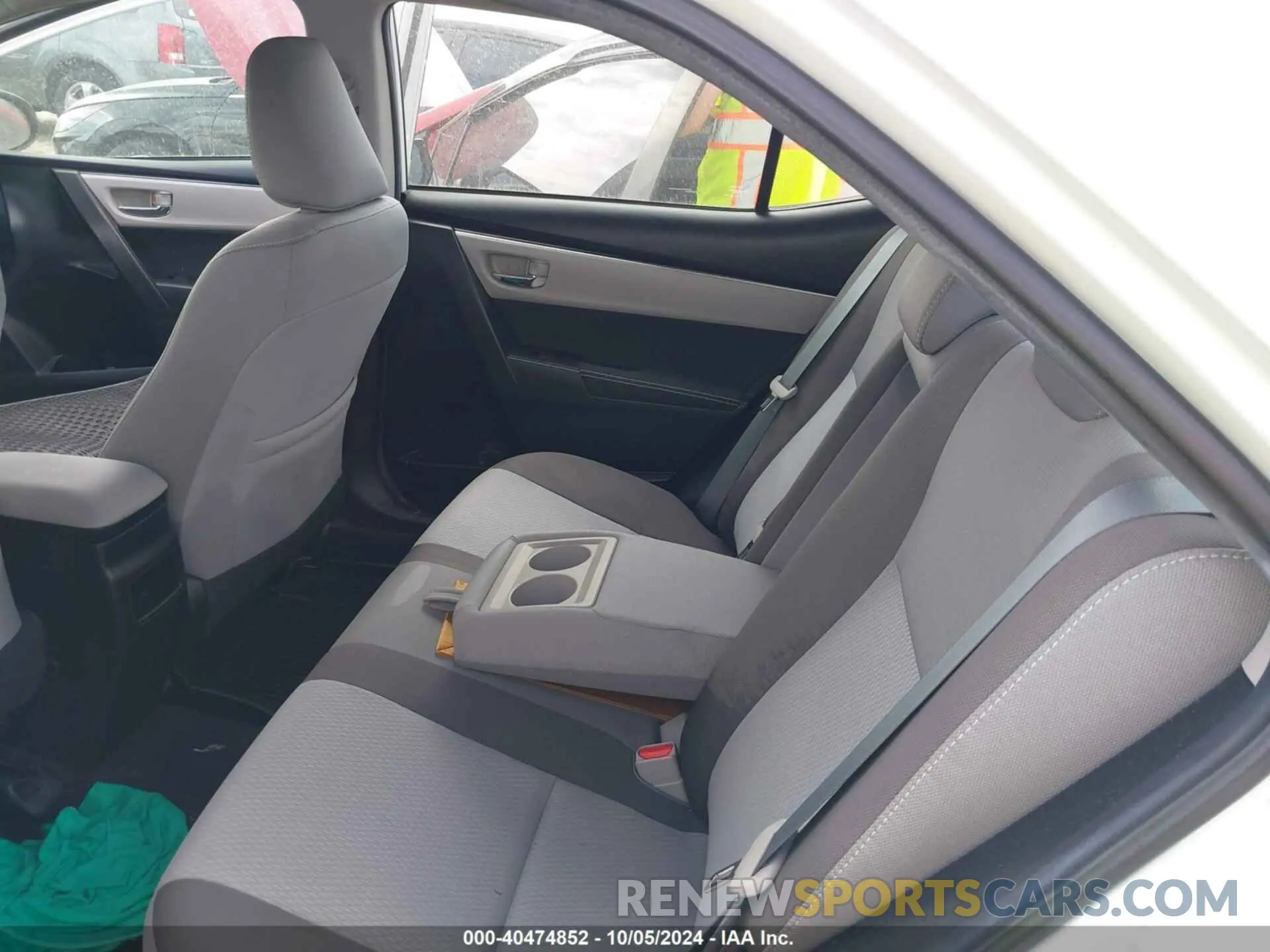 8 Photograph of a damaged car 2T1BURHE9KC176927 TOYOTA COROLLA 2019