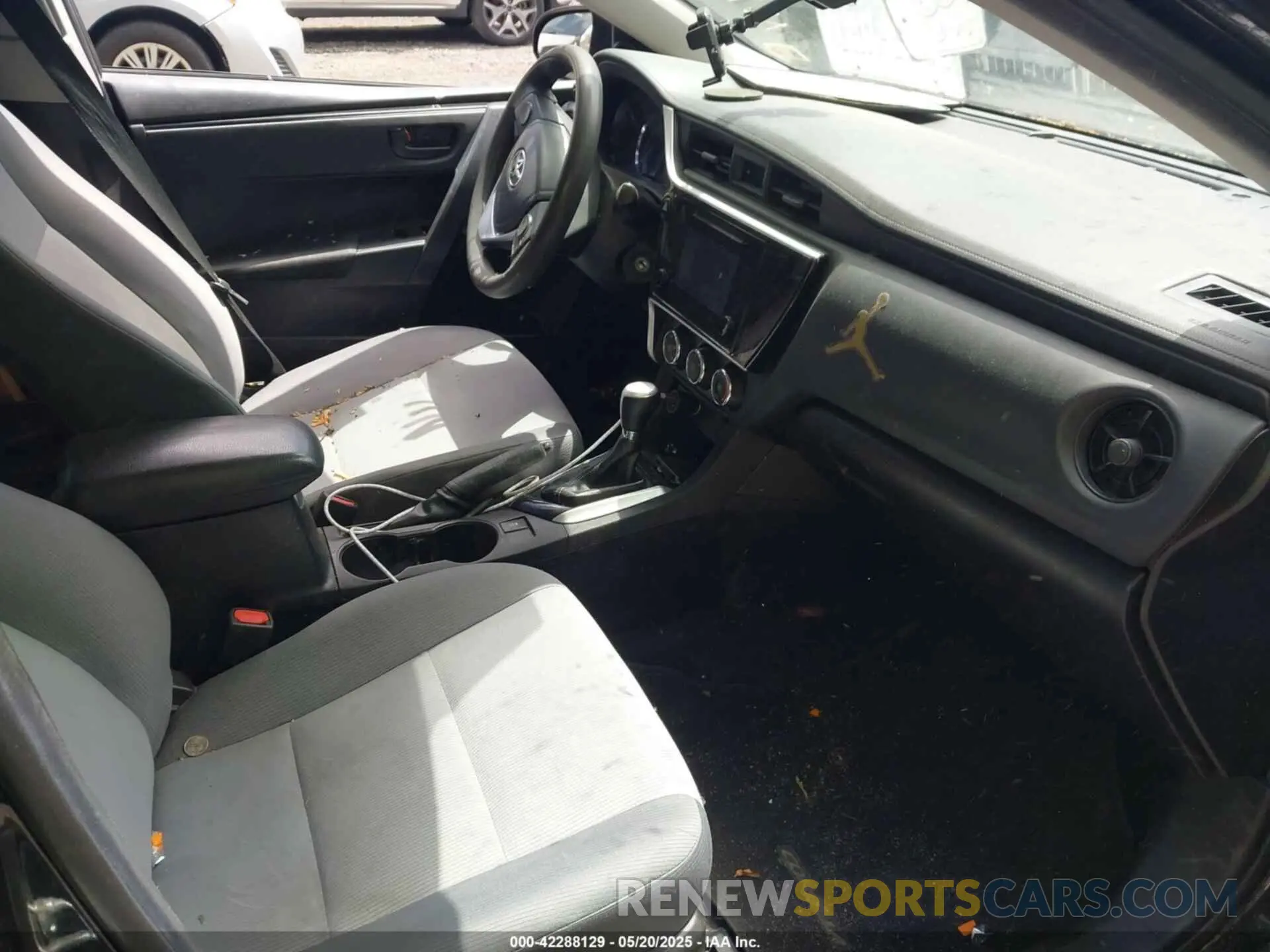 5 Photograph of a damaged car 2T1BURHE9KC183991 TOYOTA COROLLA 2019
