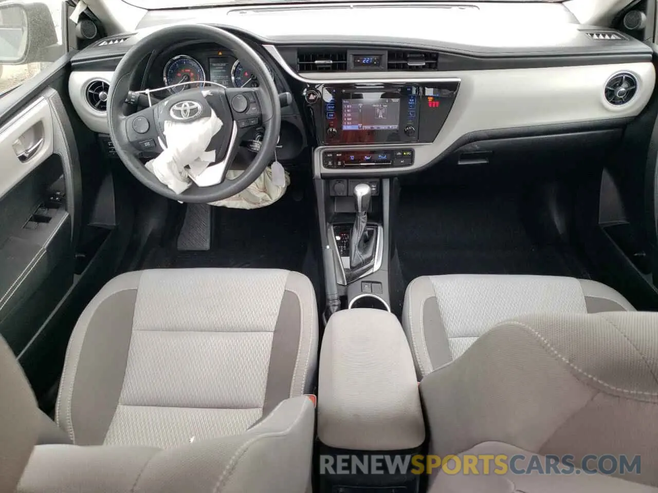 8 Photograph of a damaged car 2T1BURHE9KC184543 TOYOTA COROLLA 2019