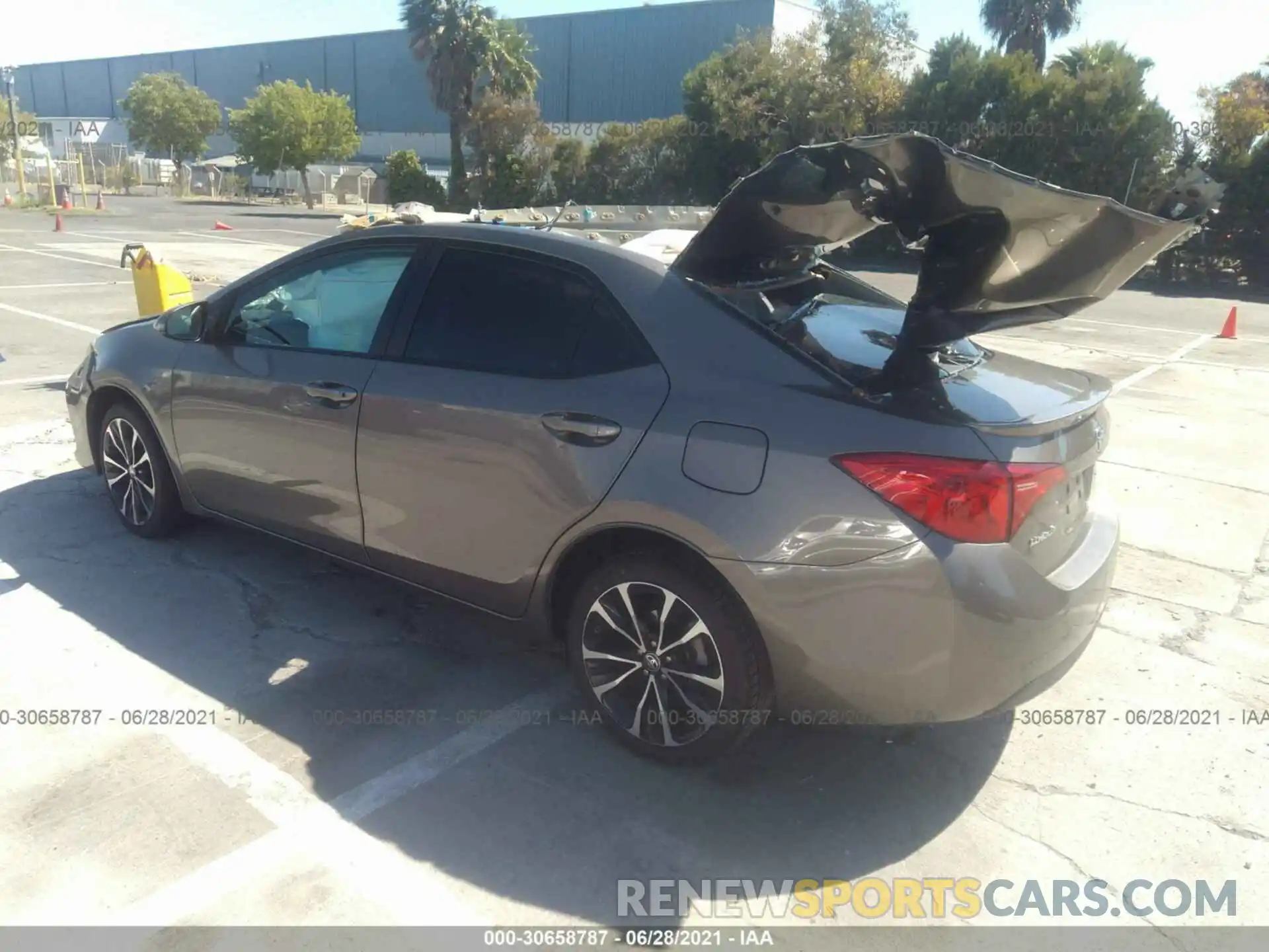 3 Photograph of a damaged car 2T1BURHE9KC185286 TOYOTA COROLLA 2019