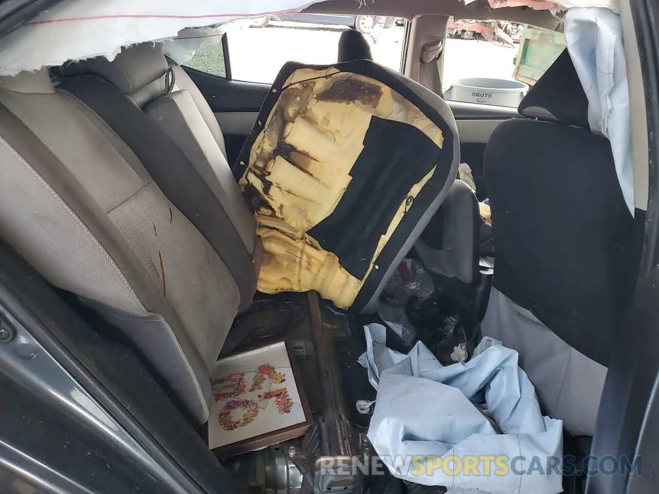 10 Photograph of a damaged car 2T1BURHE9KC191573 TOYOTA COROLLA 2019