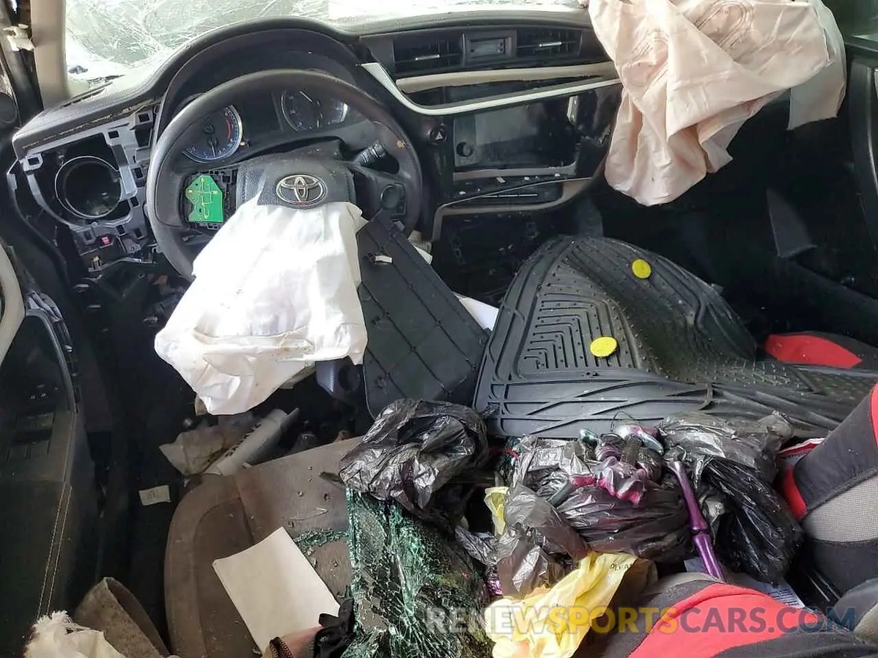 8 Photograph of a damaged car 2T1BURHE9KC191573 TOYOTA COROLLA 2019